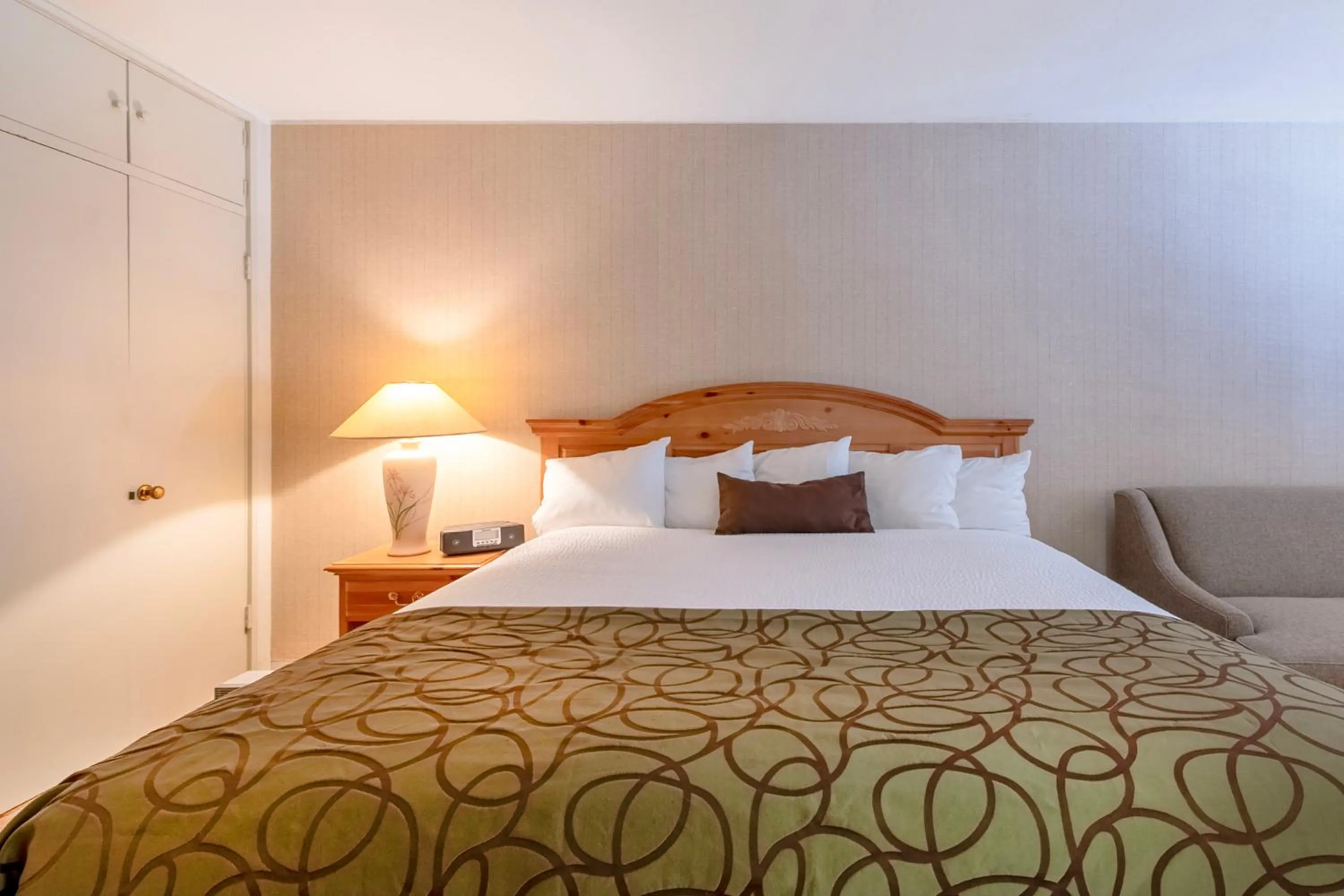 Bedroom, Bed in Historic Coronado Motor Hotel by OYO