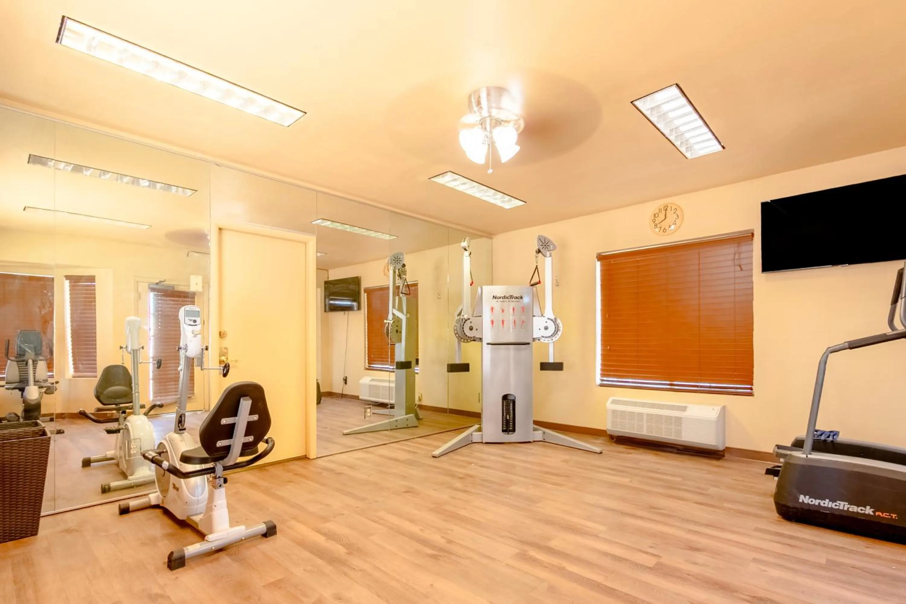Fitness centre/facilities in Historic Coronado Motor Hotel by OYO