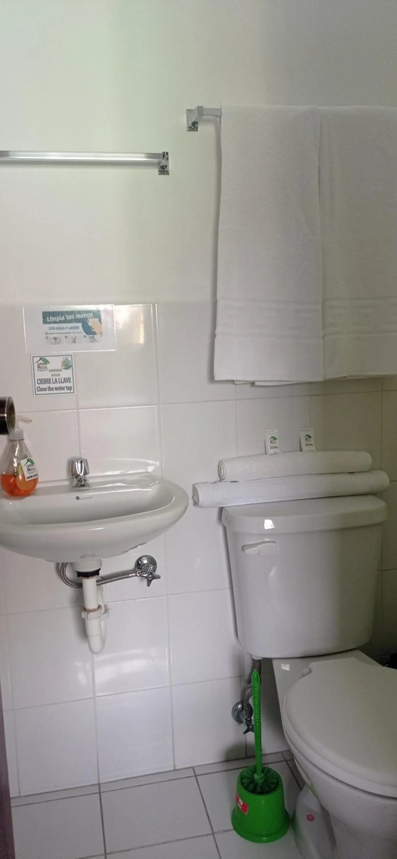 Public Bath in Green House Araque Inn