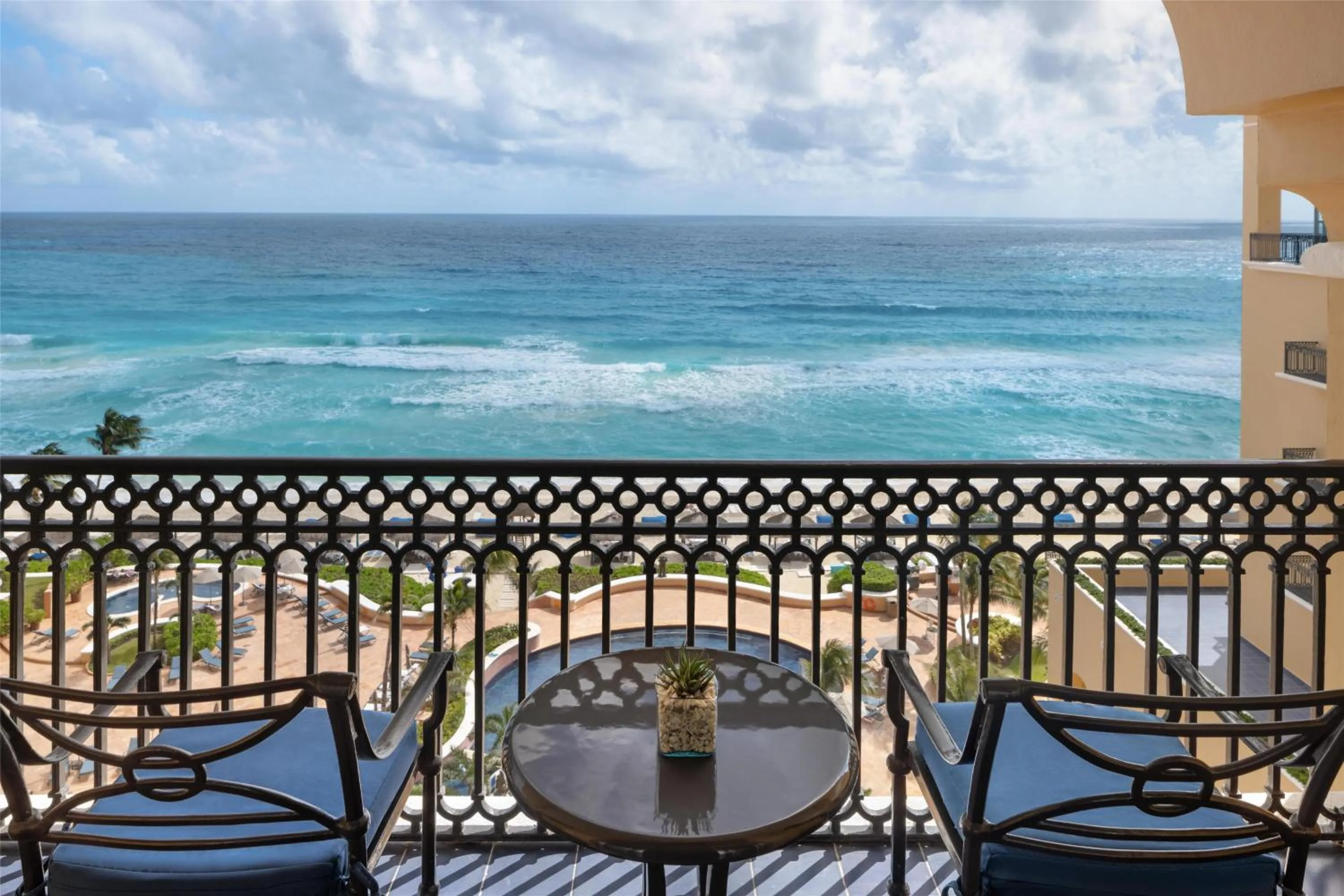 Photo of the whole room in Kempinski Hotel Cancun