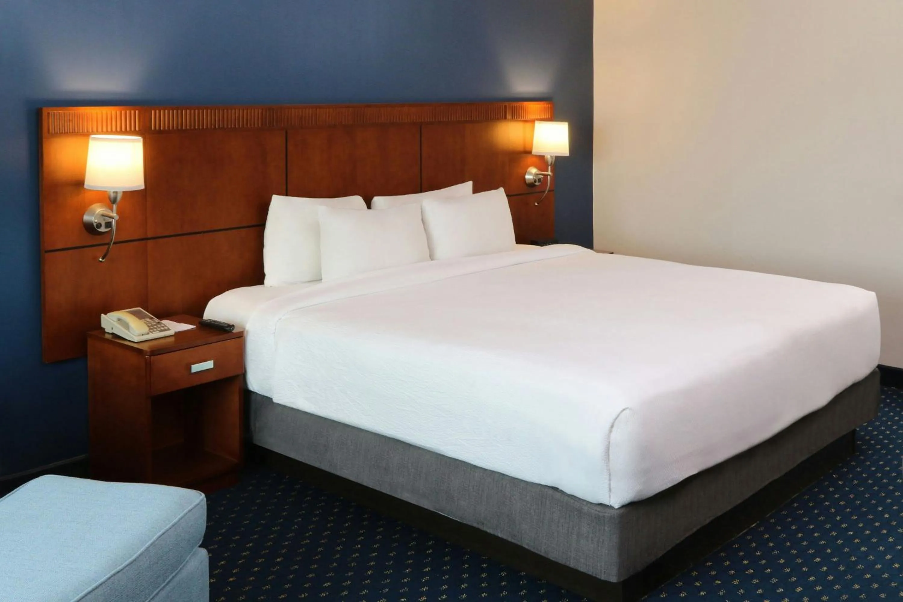 Bedroom, Bed in Courtyard Monterrey San Jeronimo