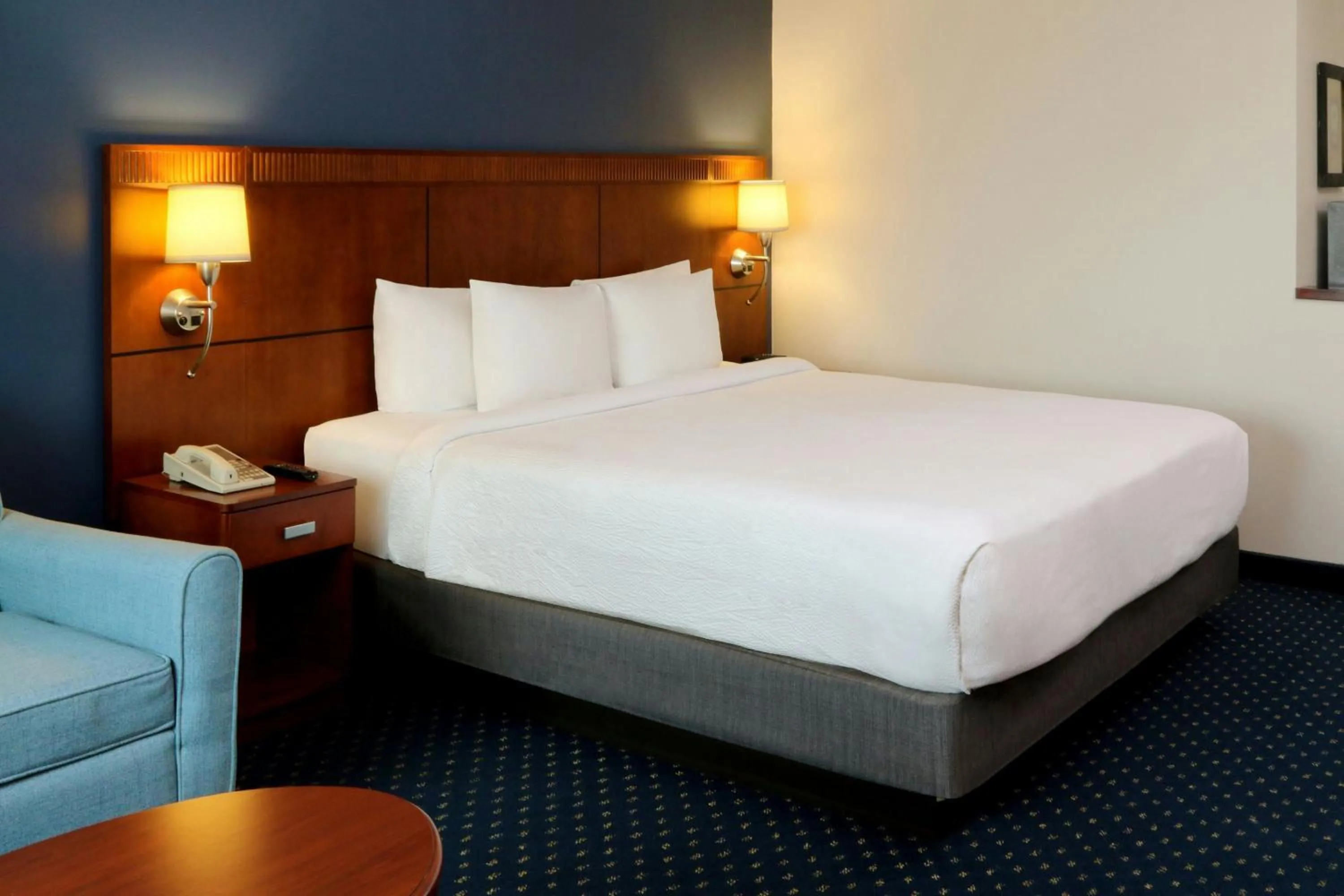 Bedroom, Bed in Courtyard Monterrey San Jeronimo