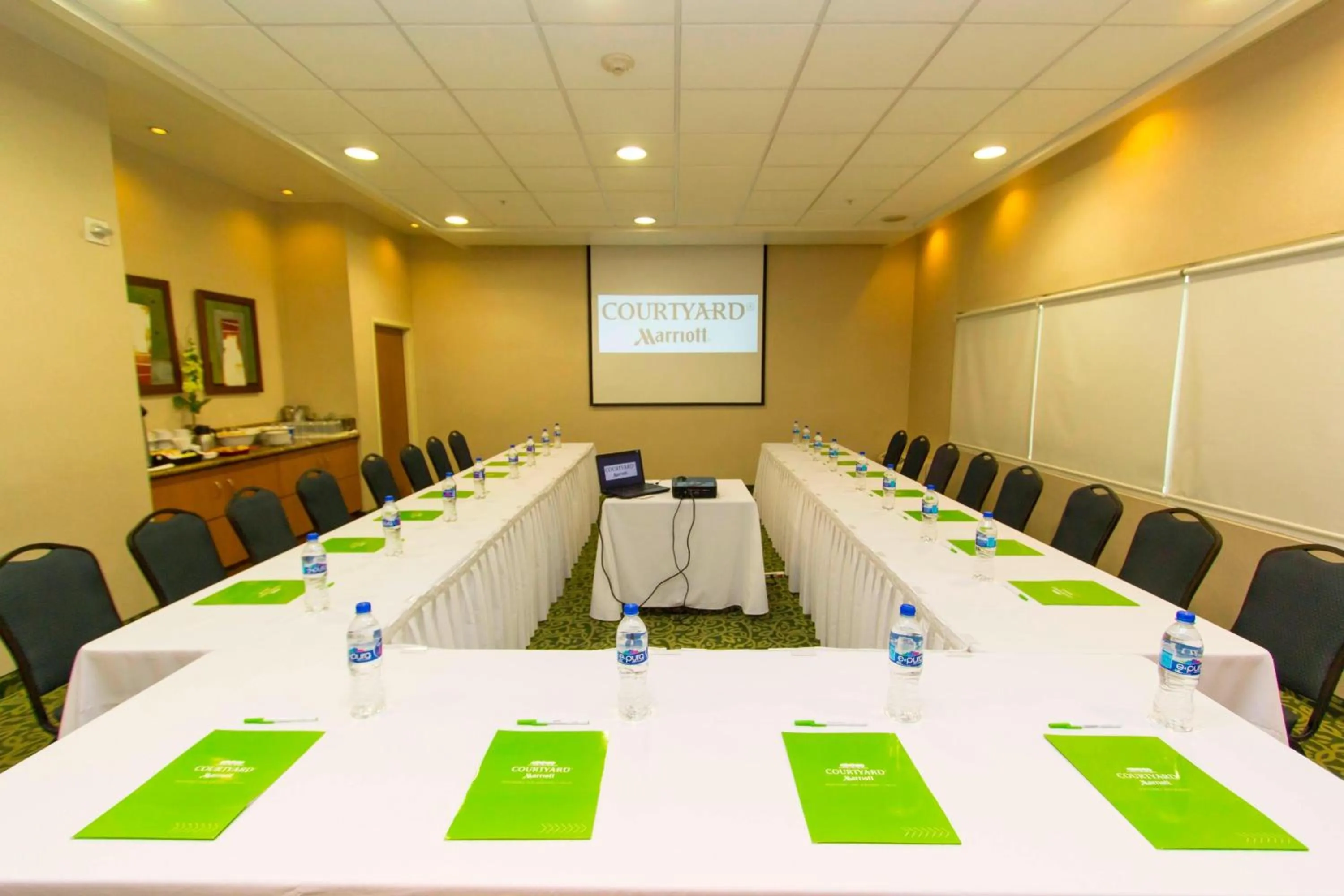 Meeting/conference room in Courtyard Monterrey San Jeronimo