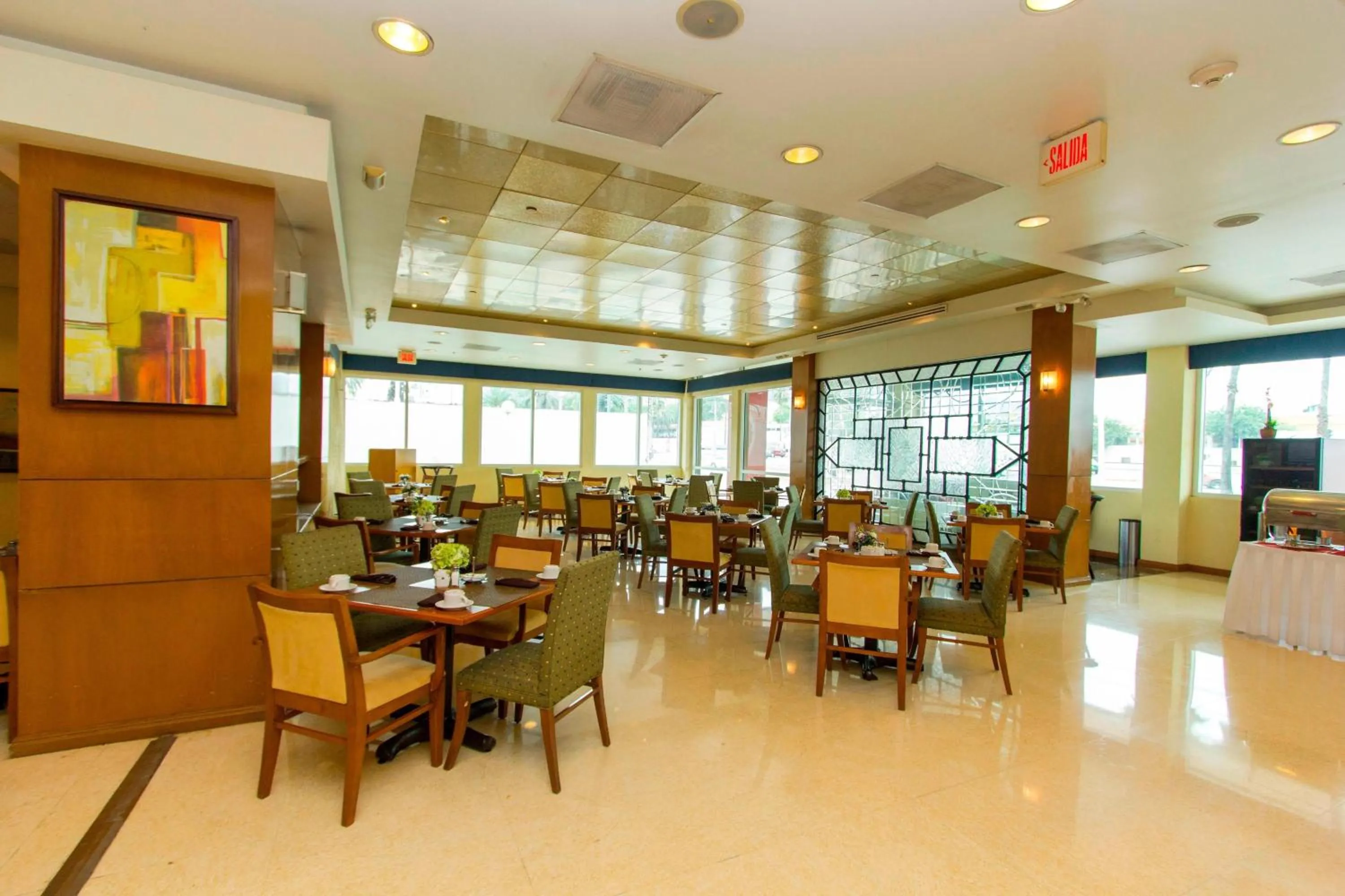 Restaurant/places to eat in Courtyard Monterrey San Jeronimo