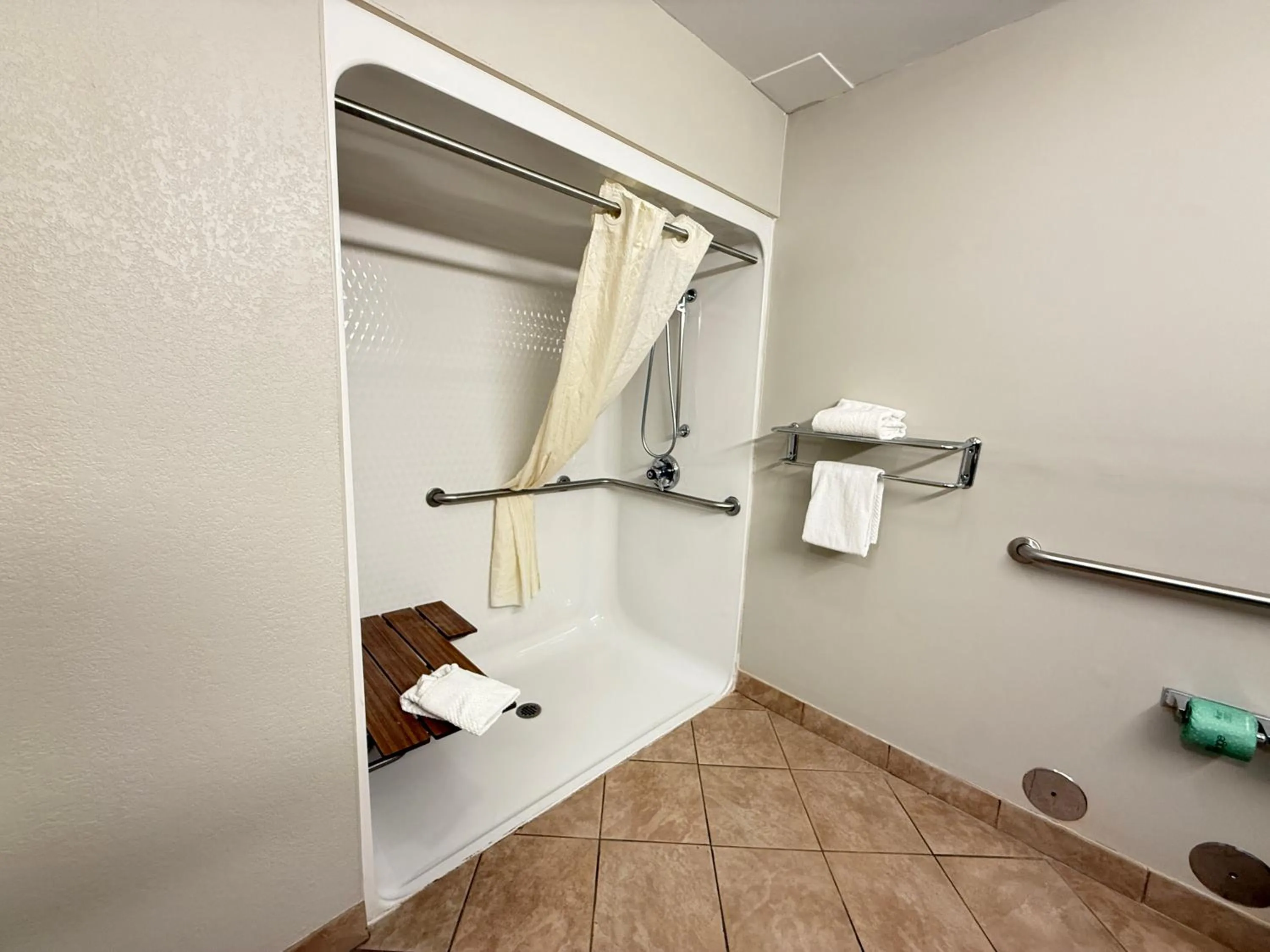 Econo Lodge Inn & Suites Monroe