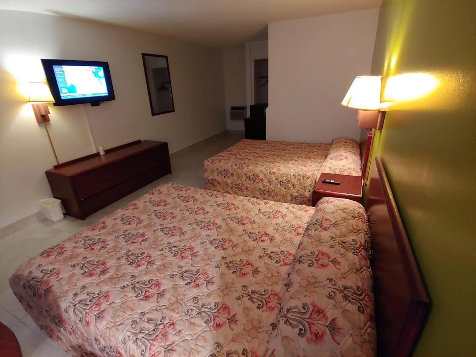 Bed in Relax Inn Silver Springs