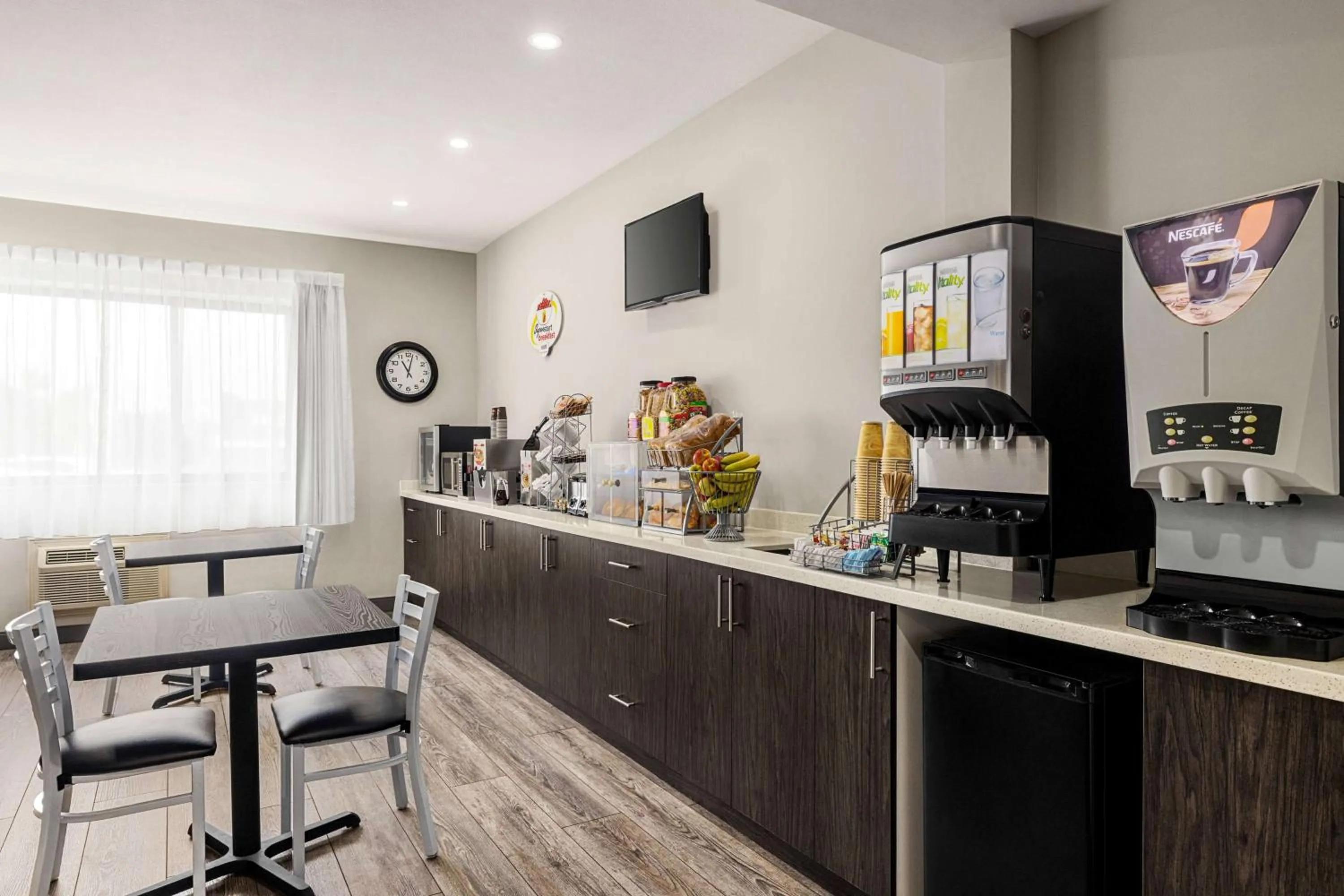 Restaurant/places to eat in Super 8 by Wyndham Sarnia ON