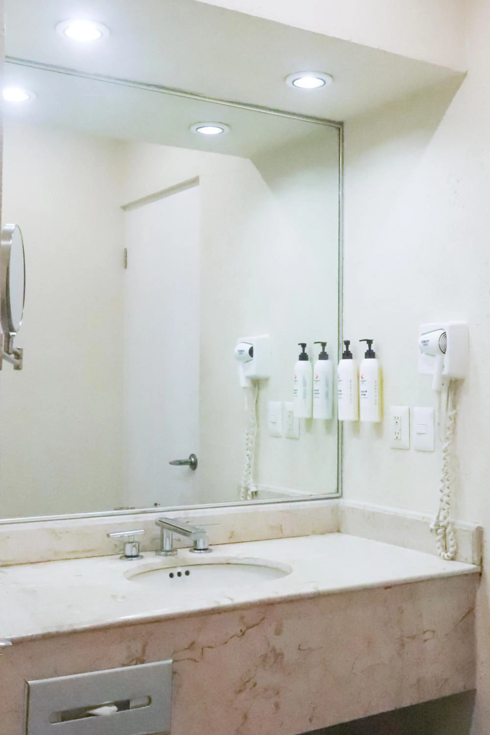 Bathroom in Comfort Inn Tampico