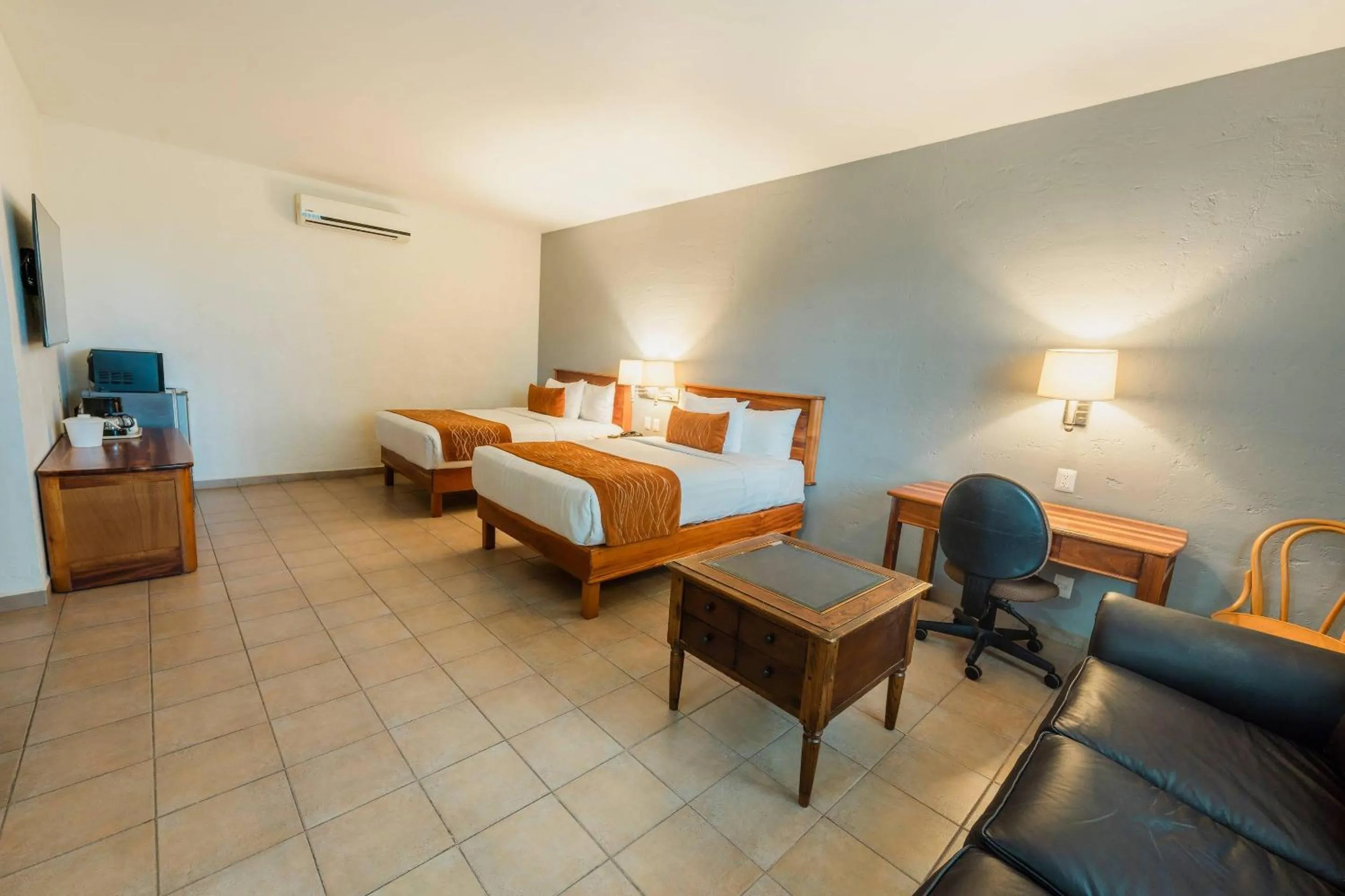 Bedroom, Bed in Comfort Inn Tampico