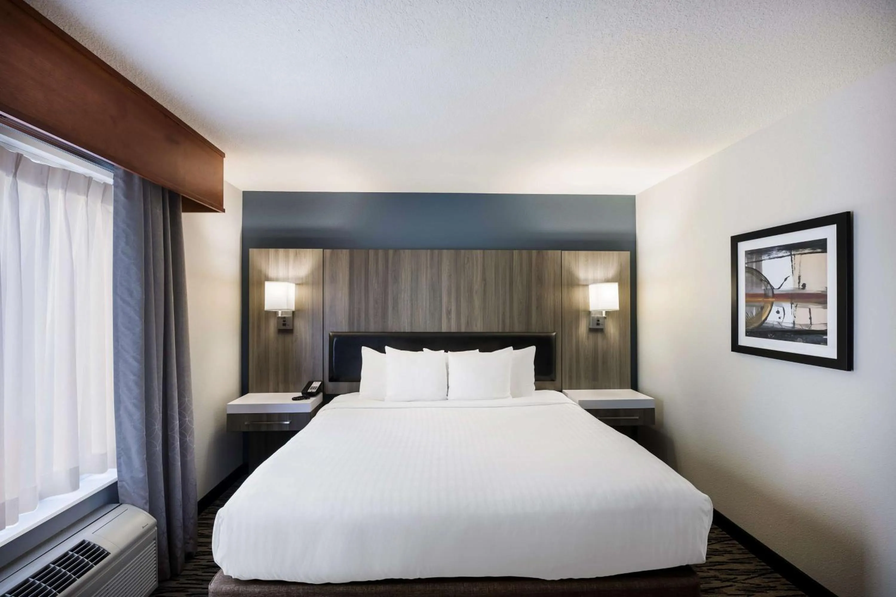 Photo of the whole room, Bed in Best Western PLUS Mountain View Auburn Inn