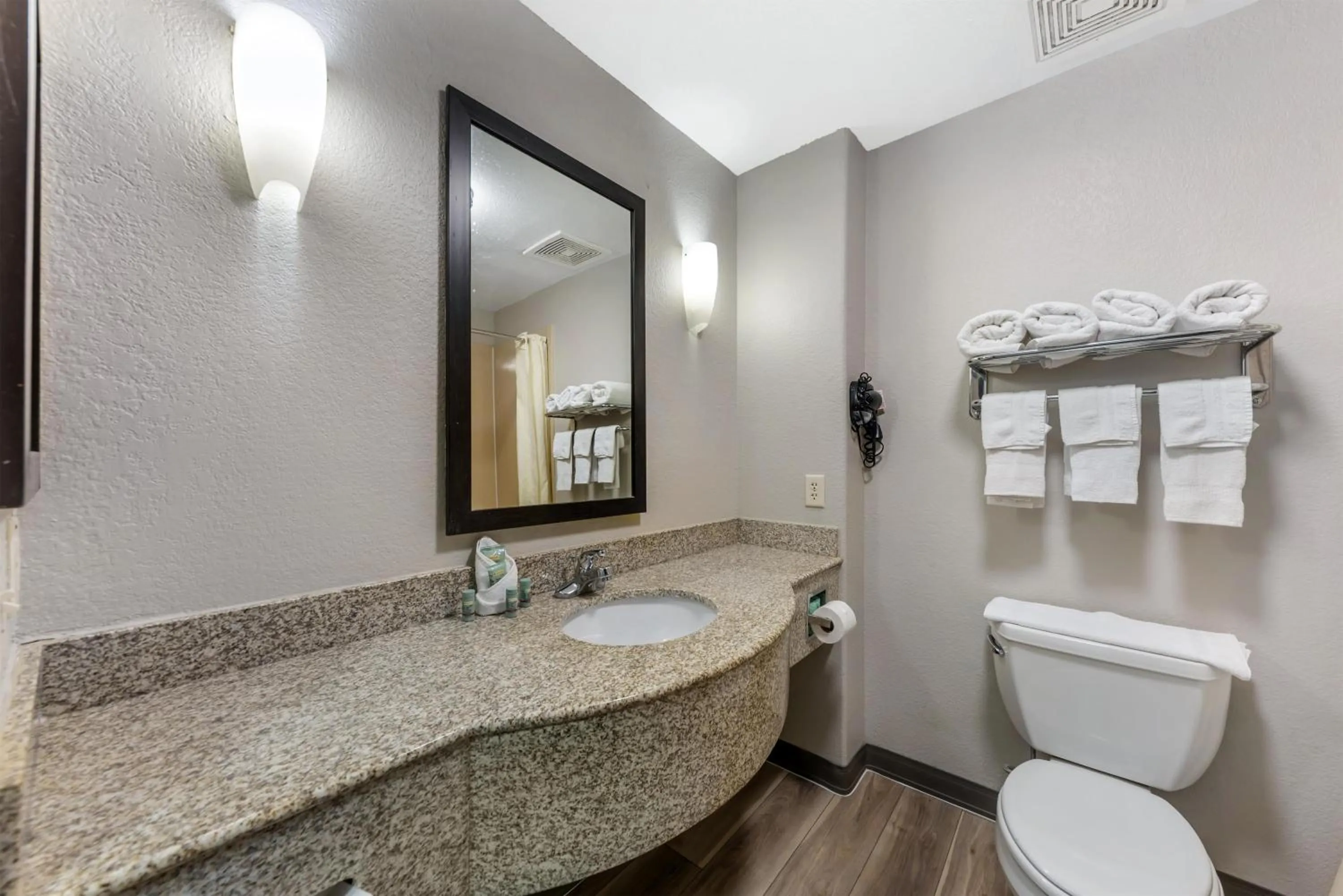 Bedroom in Best Western Sea World - Lackland AFB NW Hotel & Suites