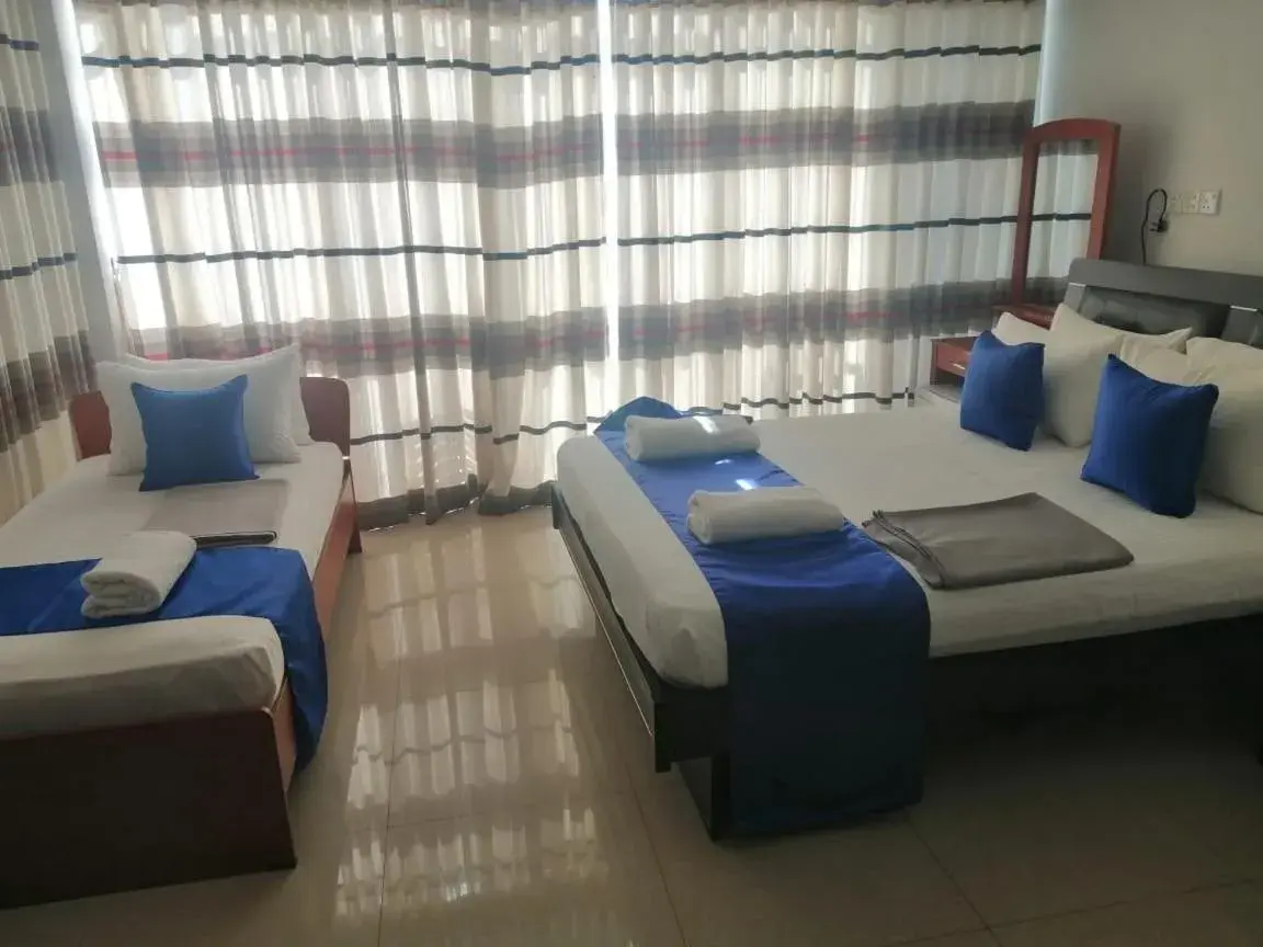 Triple Room with Lake View in Hotel Elephant Bay Triple Room with Lake View in Hotel Elephant Bay