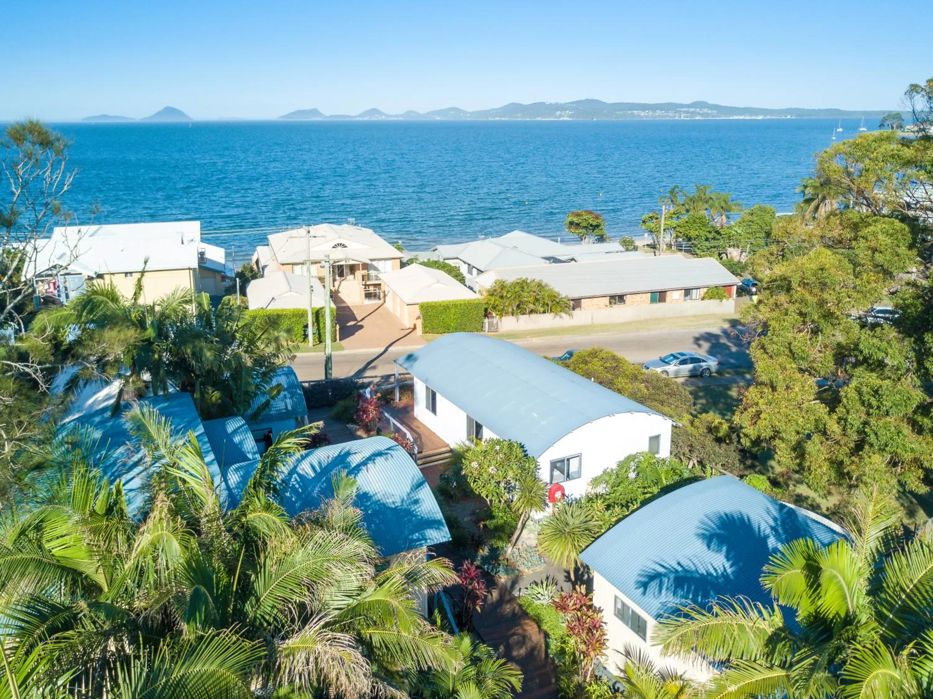 Lake view in Thou Walla Sunset Retreat