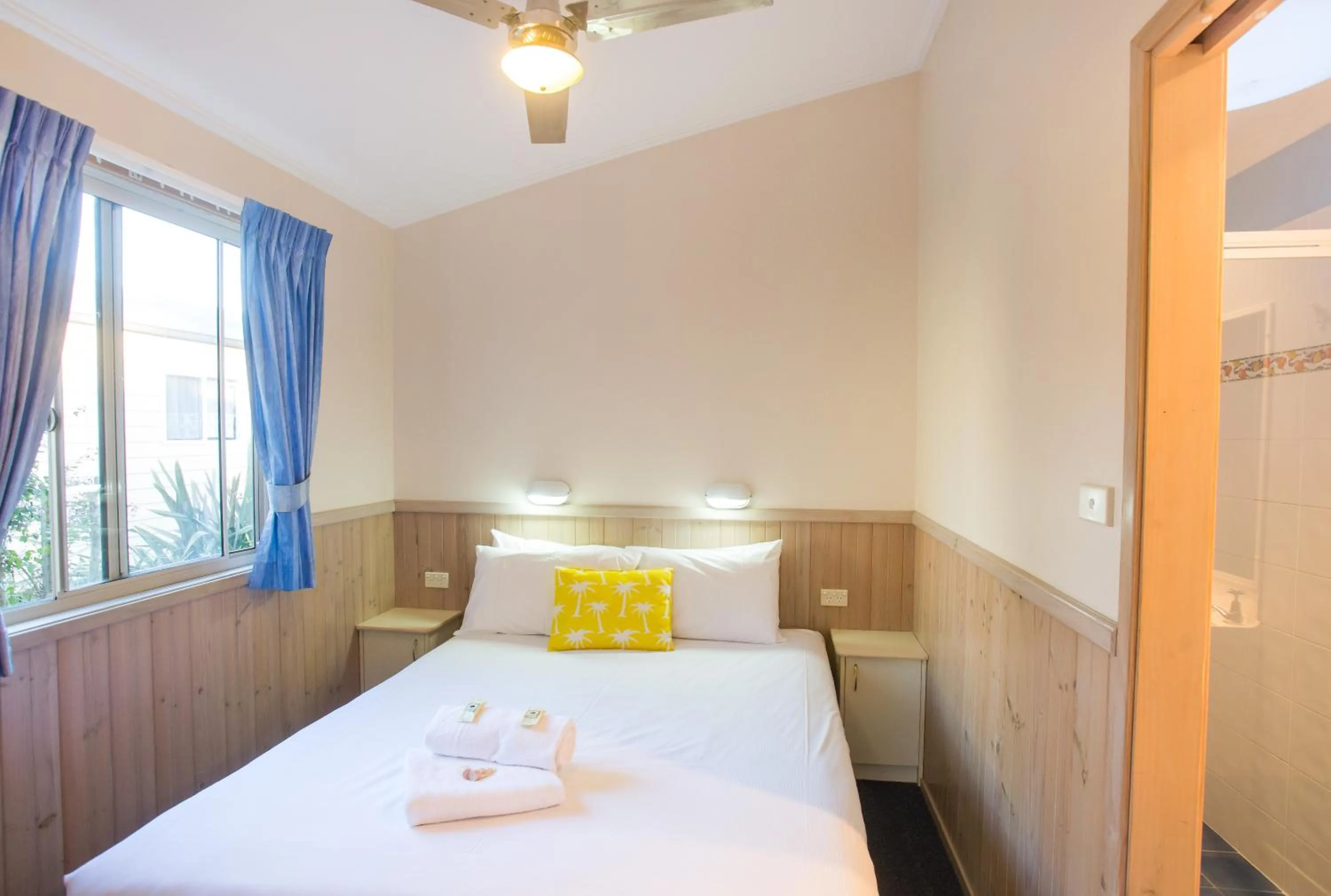 Bed in Thou Walla Sunset Retreat