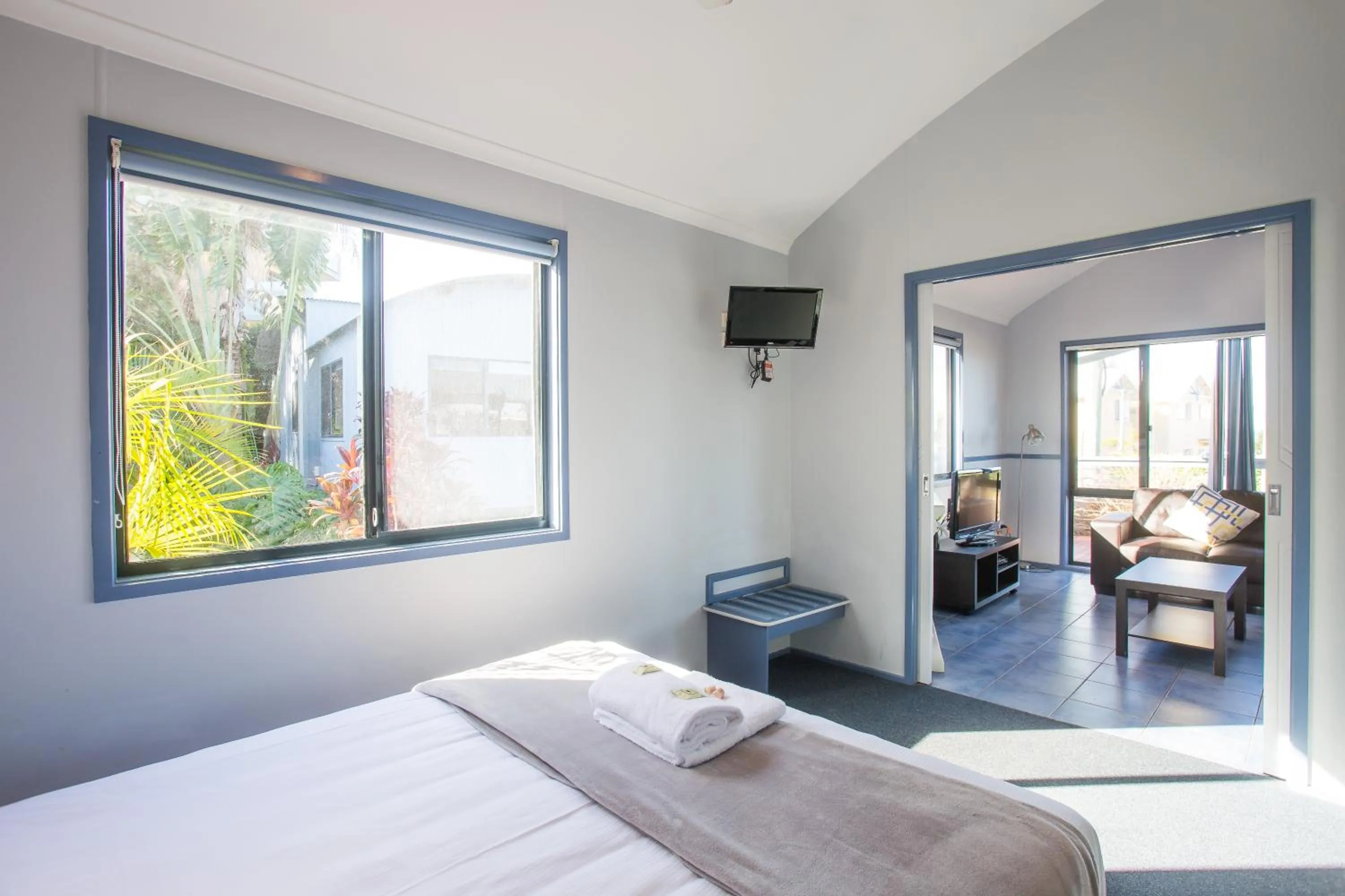 Bed in Thou Walla Sunset Retreat