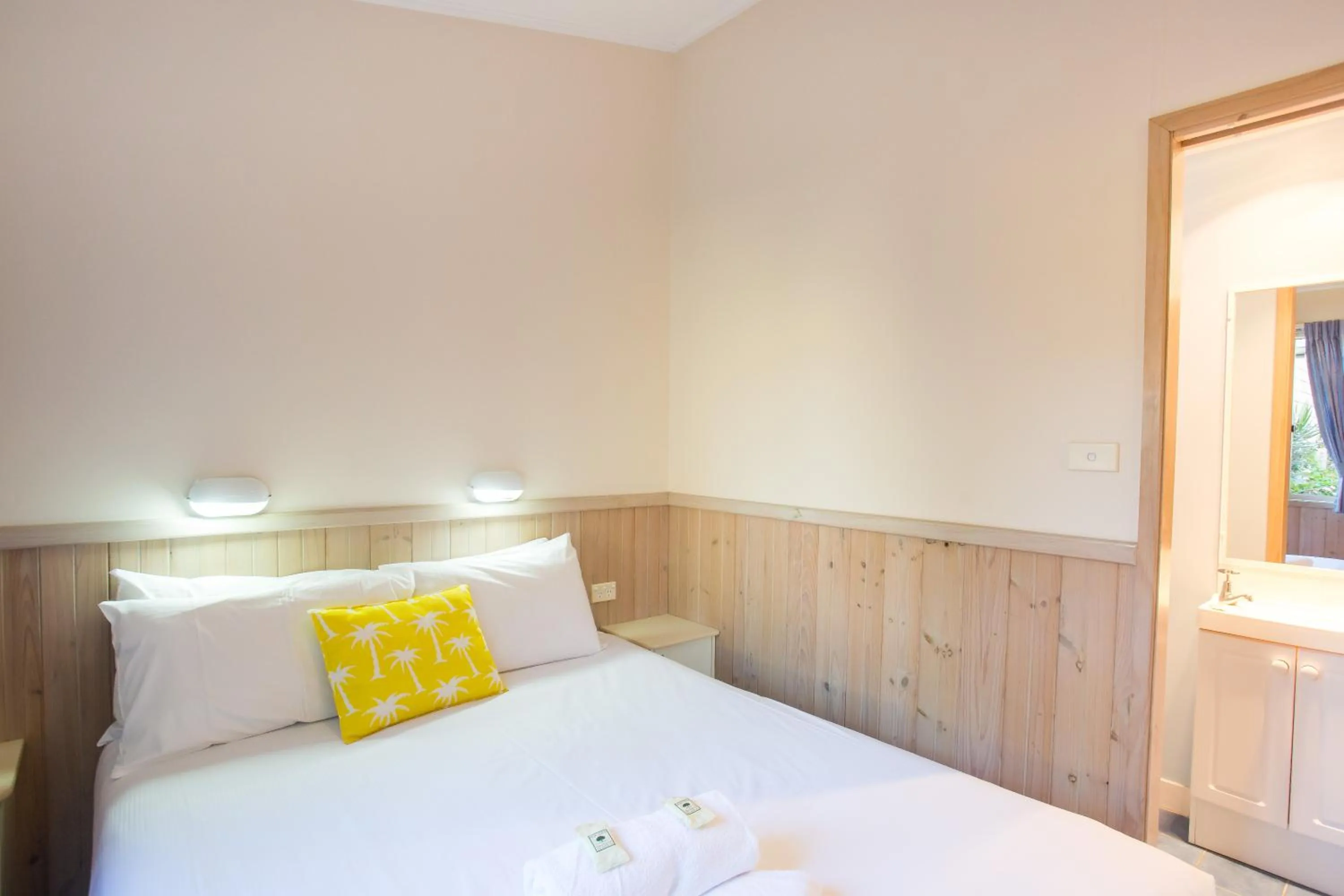 Bed in Thou Walla Sunset Retreat