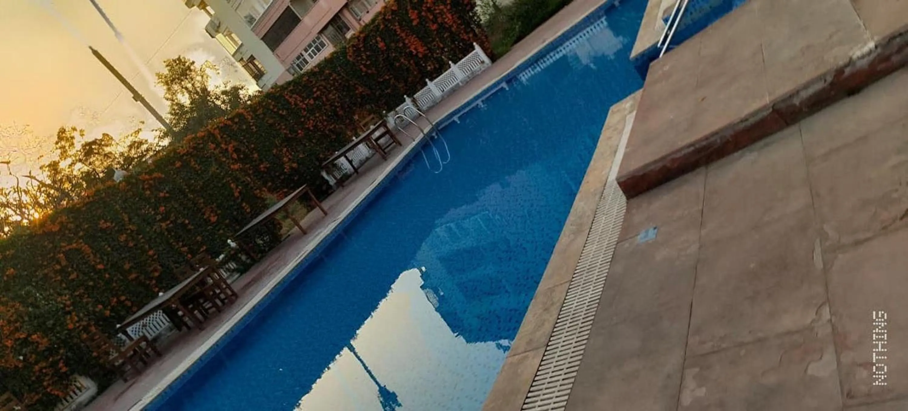 Swimming pool in Hotel Sugan Niwas Palace