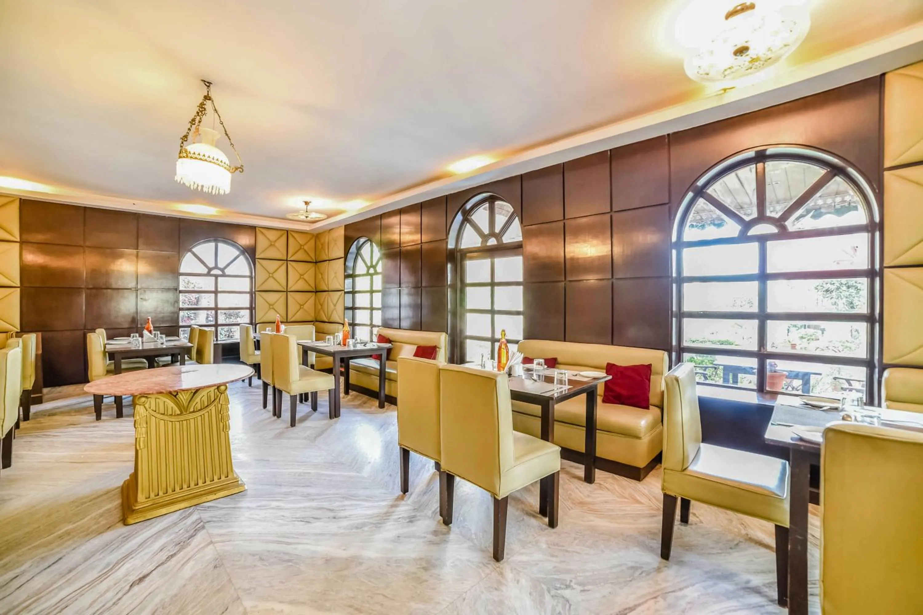 Restaurant/places to eat in Hotel Sugan Niwas Palace