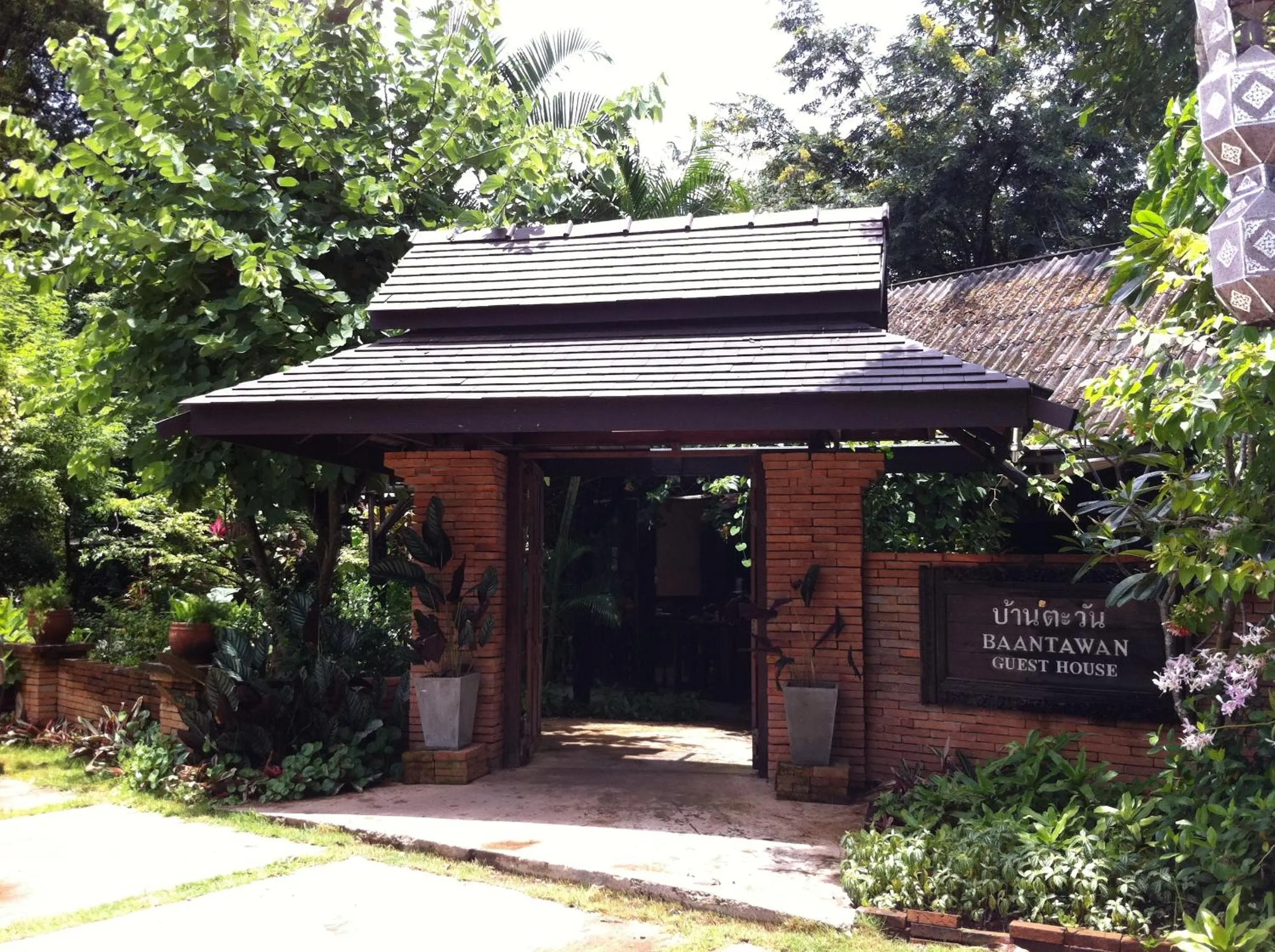 Facade/entrance in Baantawan Guesthouse Pai