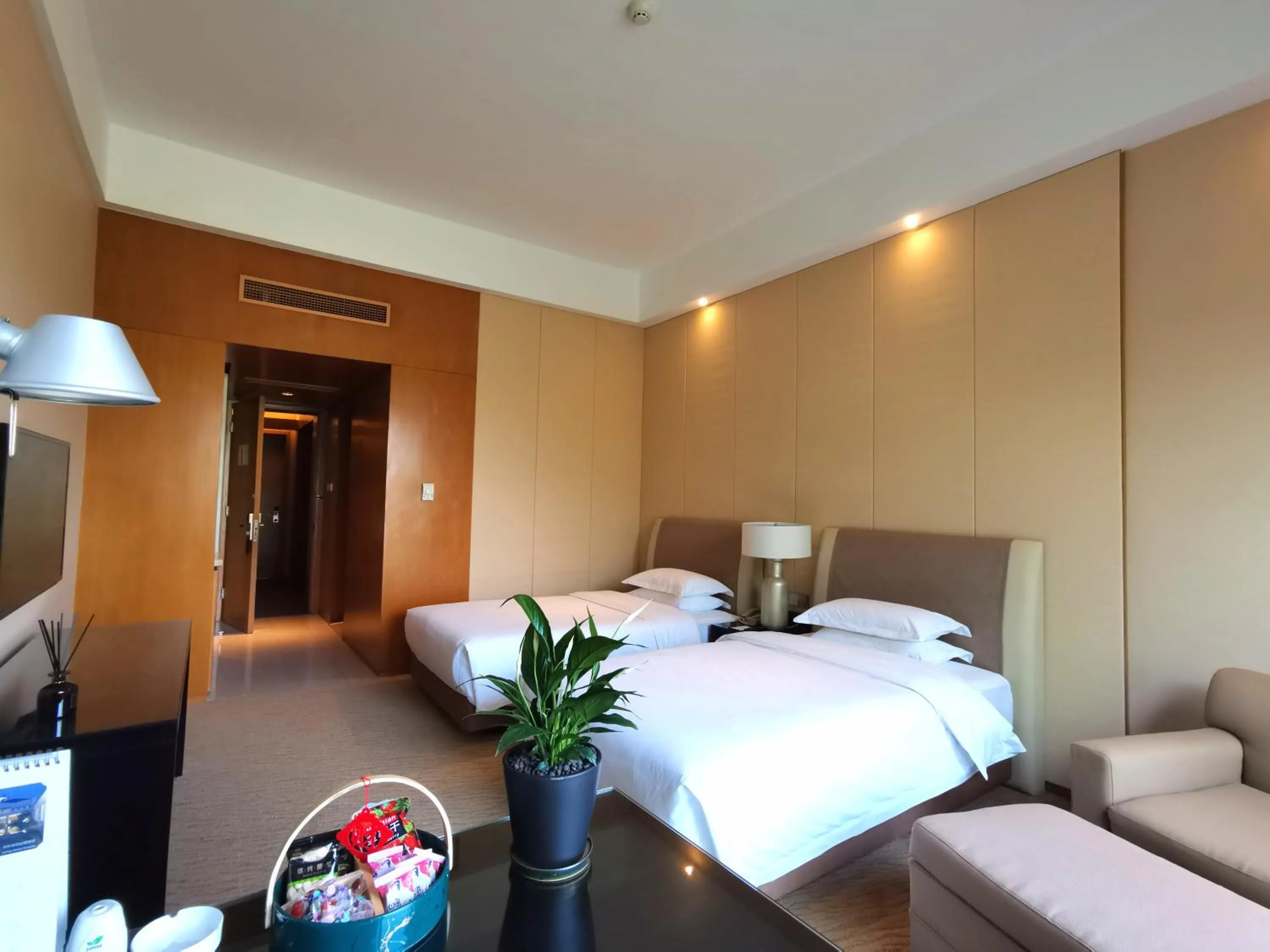 Photo of the whole room, Bed in Jinling Resort Nanjing