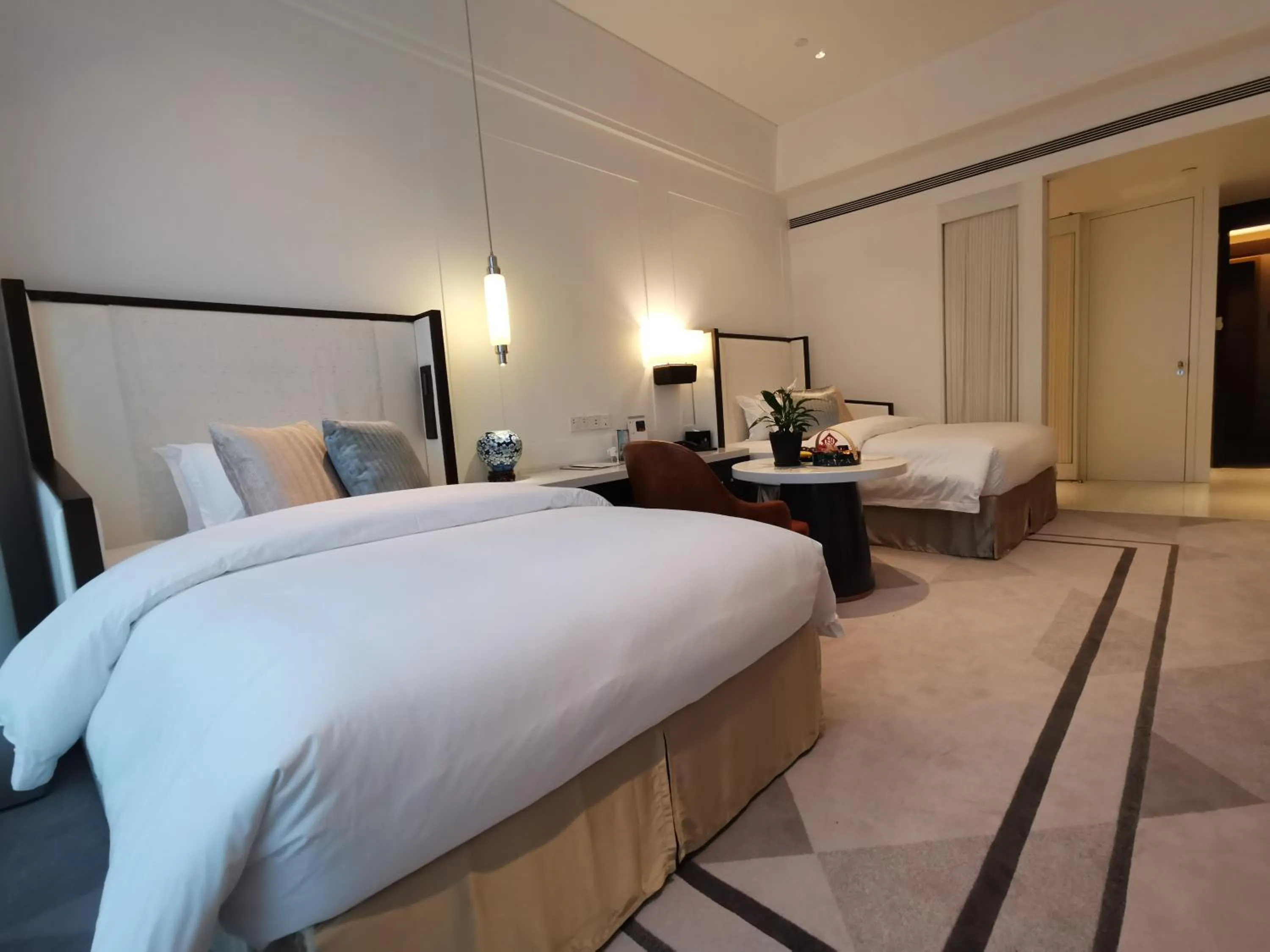 Photo of the whole room, Bed in Jinling Resort Nanjing