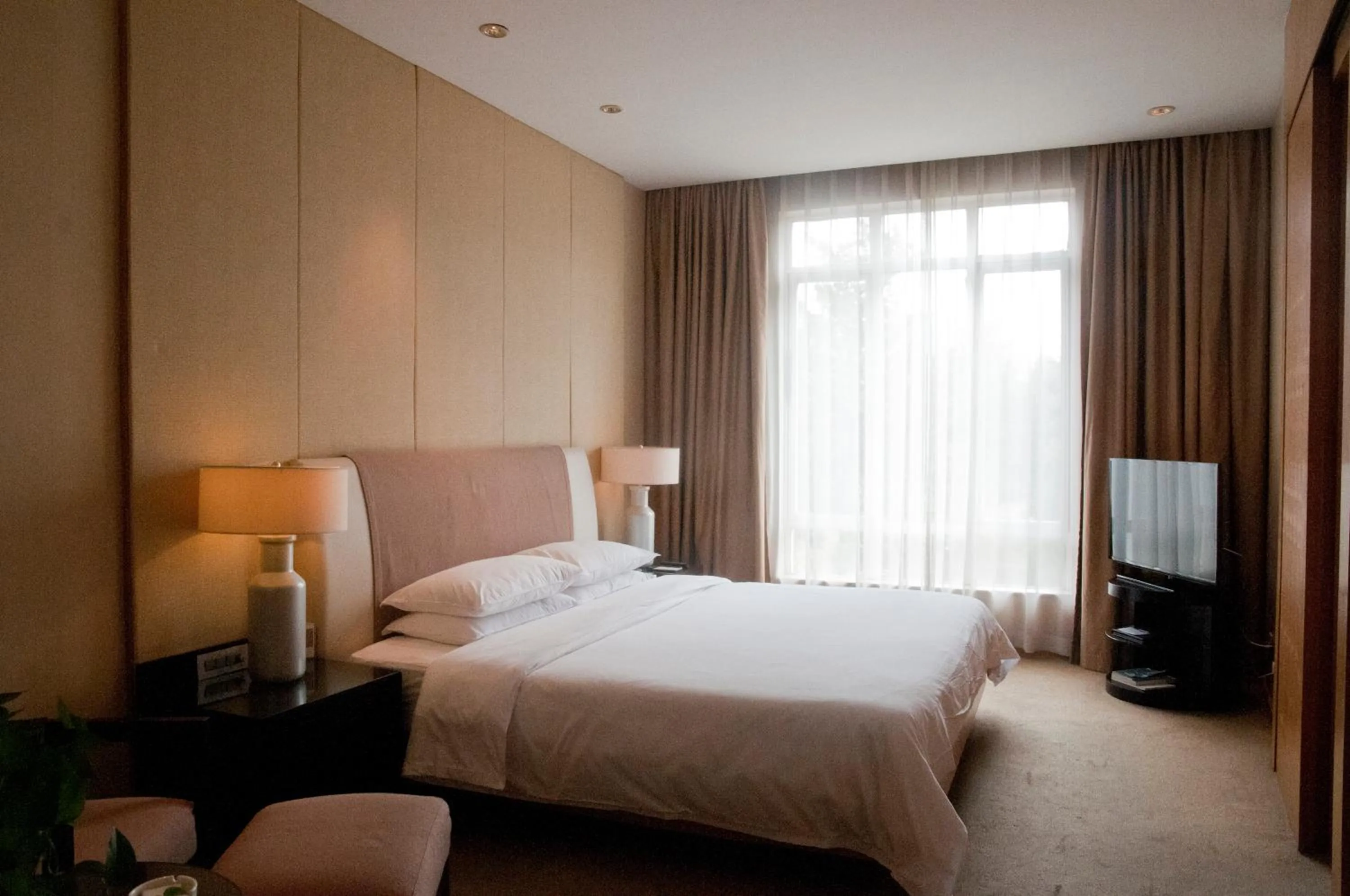 Photo of the whole room, Bed in Jinling Resort Nanjing