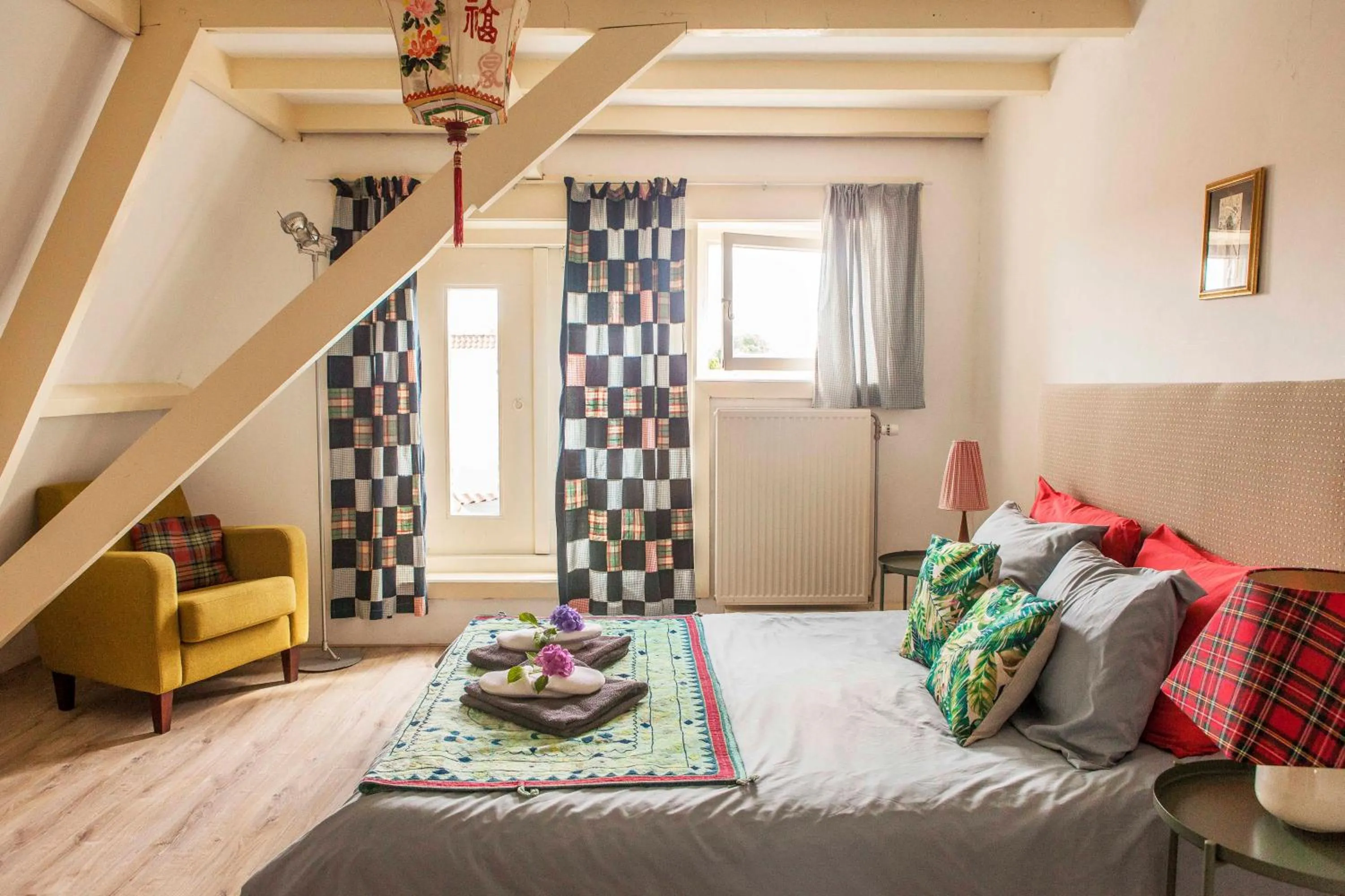 Bedroom, Bed in The Livingrooms Laren