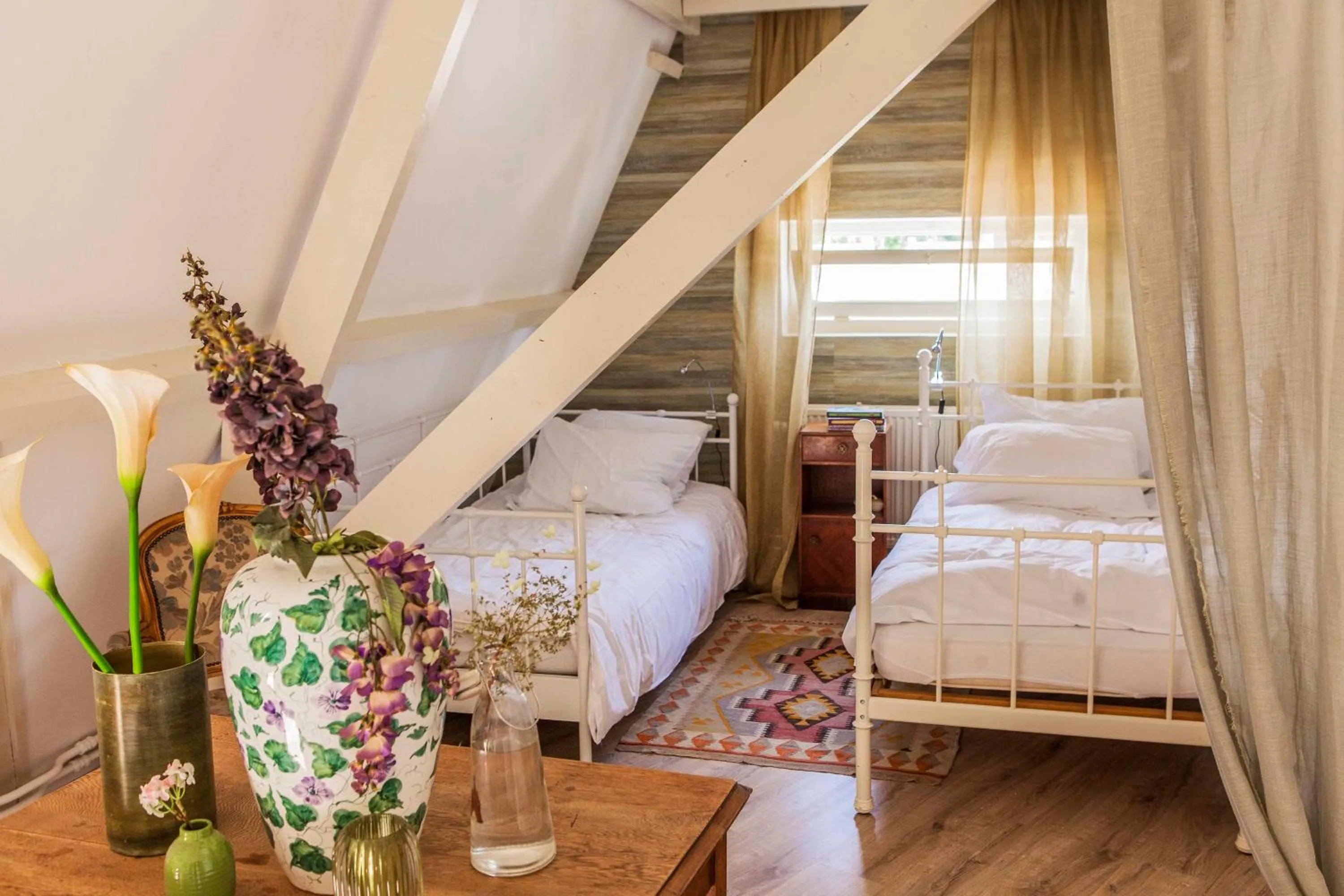 Bedroom, Bed in The Livingrooms Laren