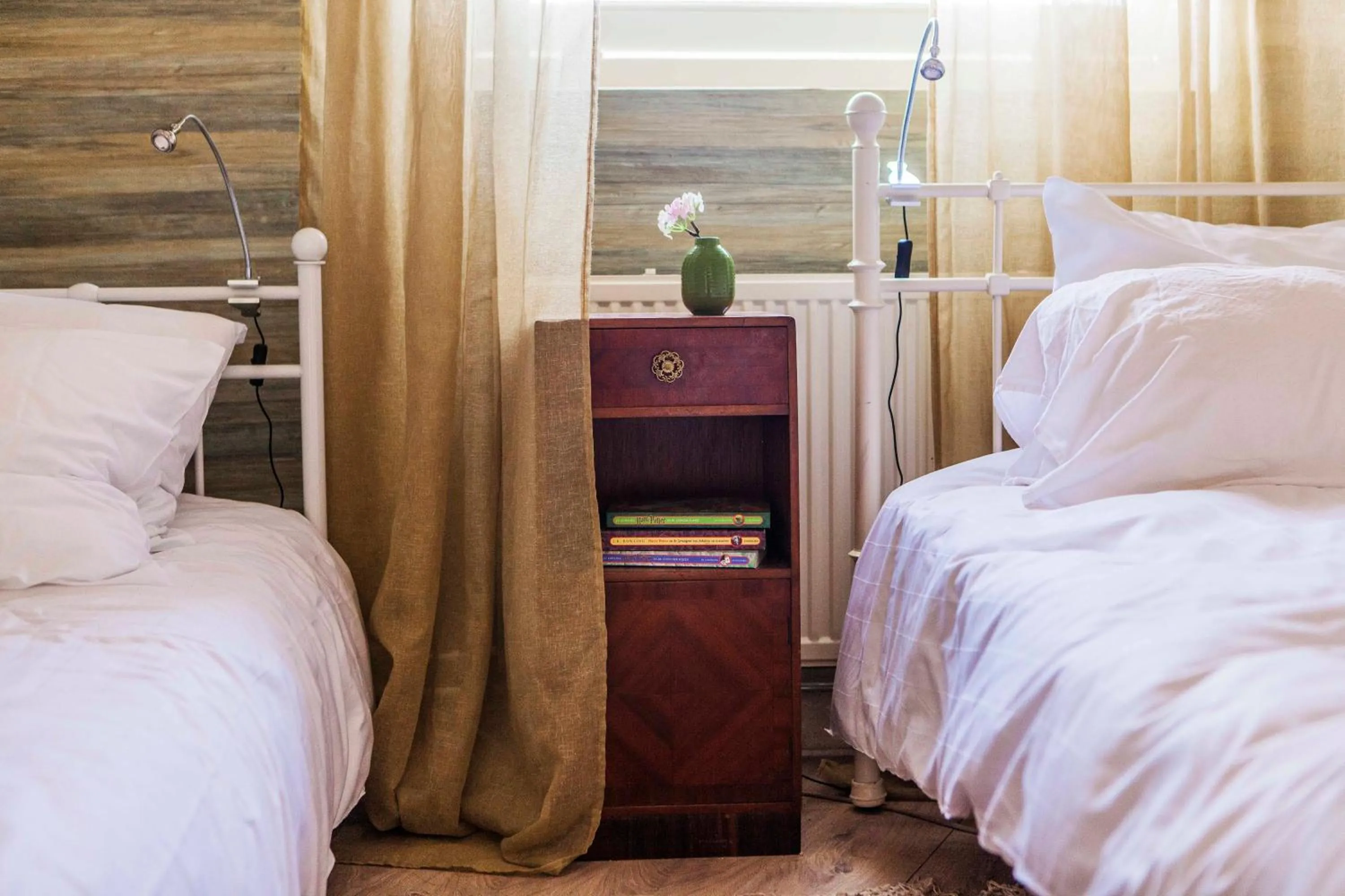 Bed in The Livingrooms Laren