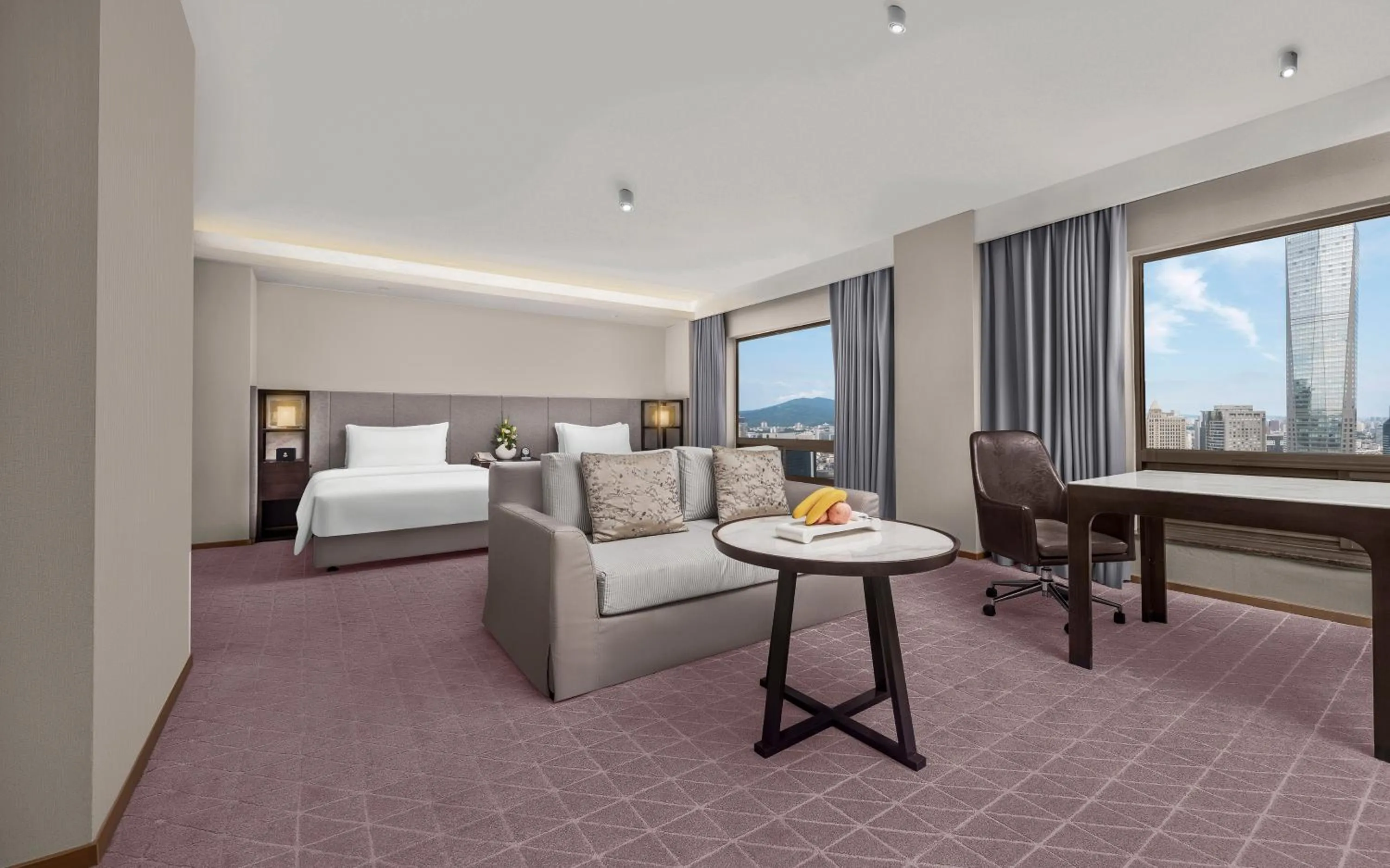 Bed in Jinling Hotel