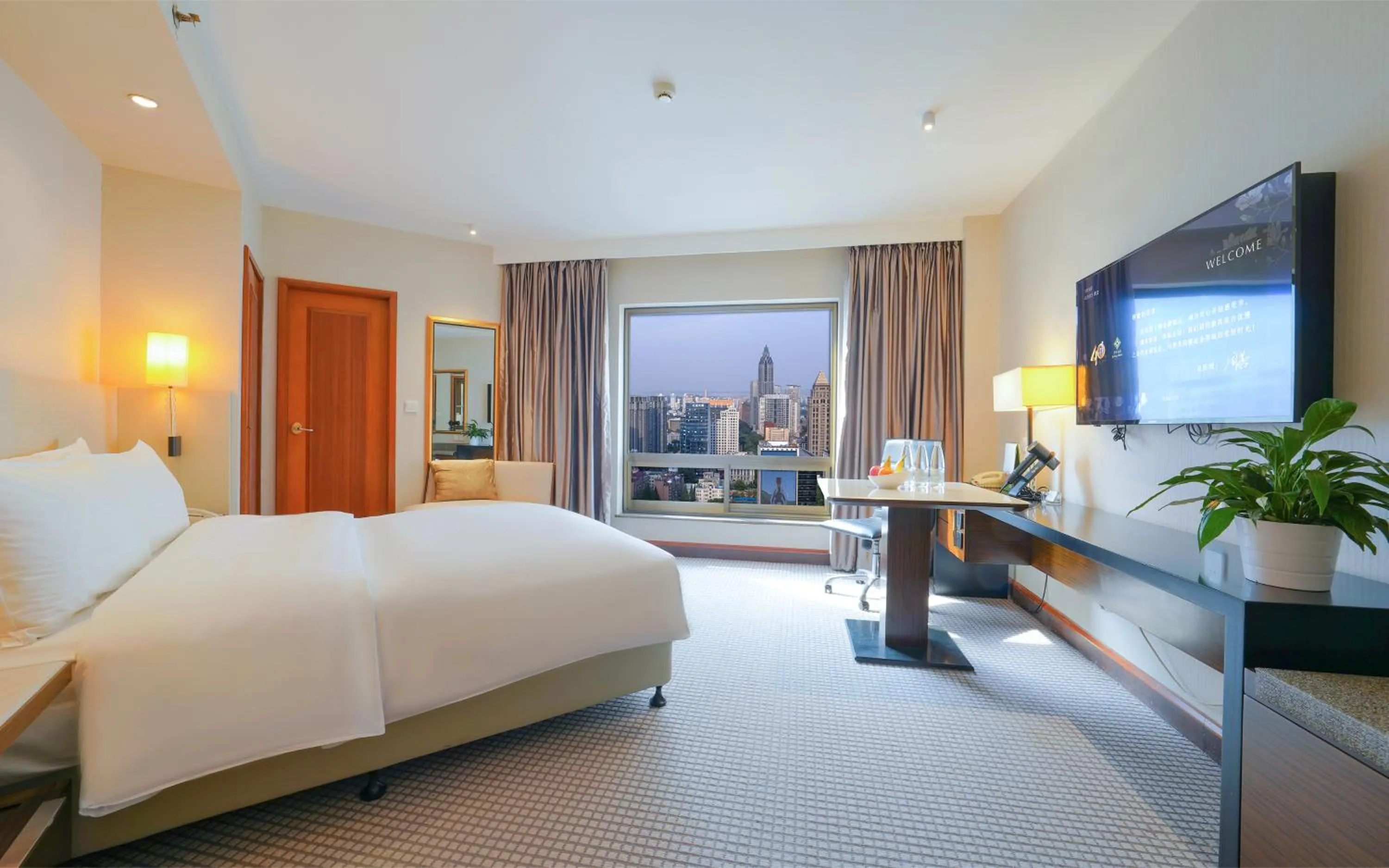 Bed in Jinling Hotel