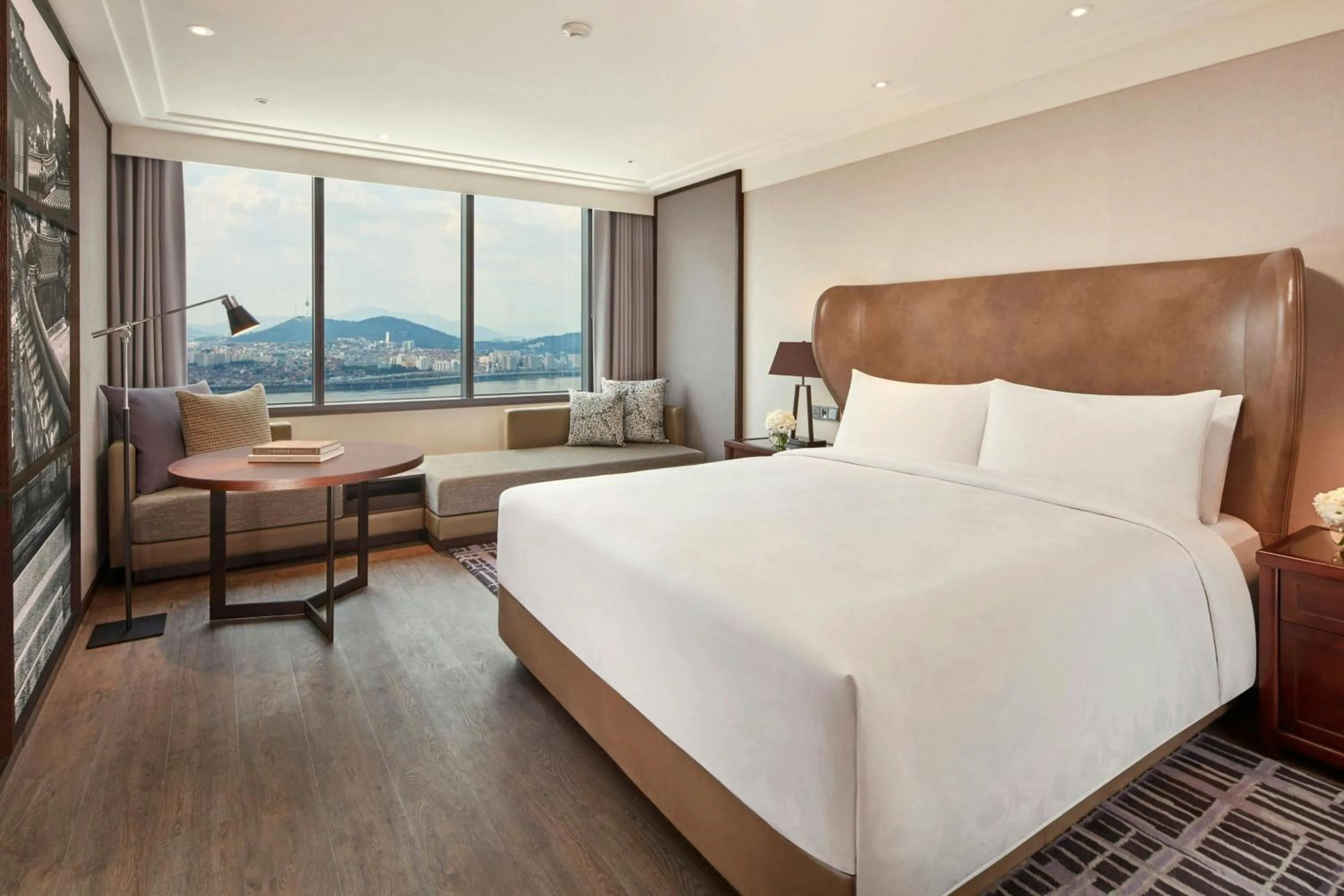 Photo of the whole room, Bed in JW Marriott Hotel Seoul