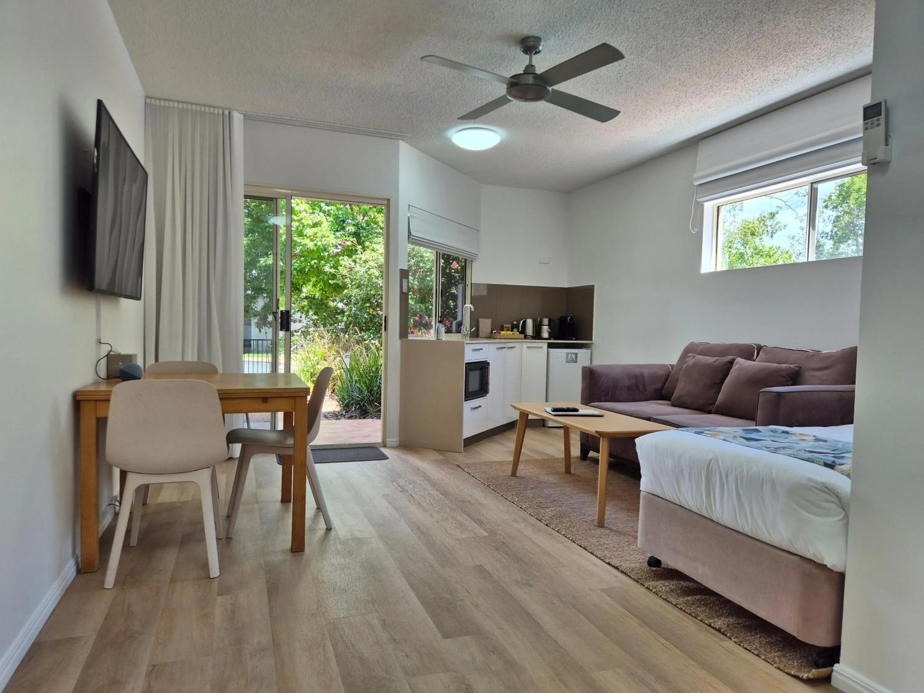 Living room in Noosa Sun - On the Noosa River
