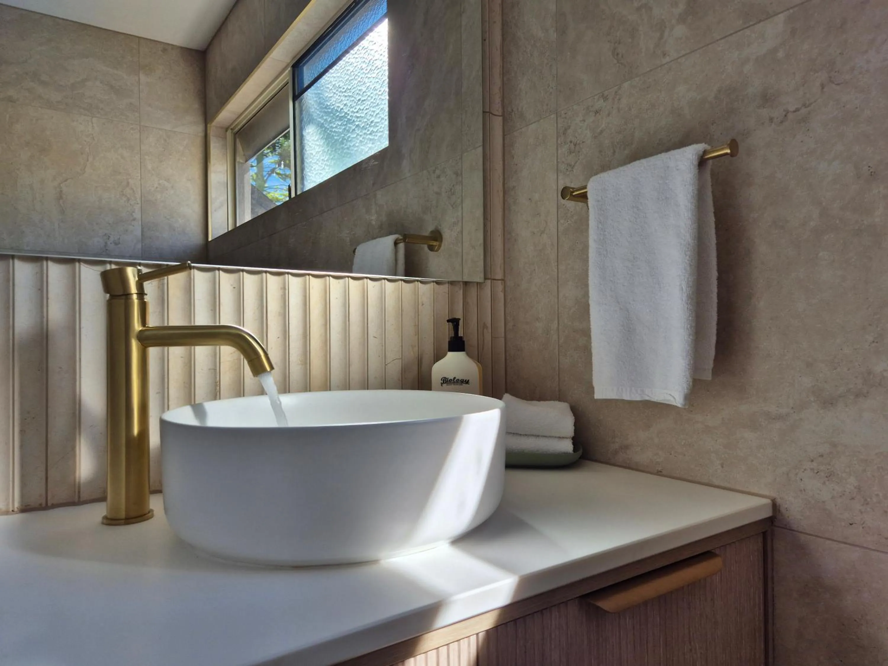 Bathroom in Noosa Sun - On the Noosa River