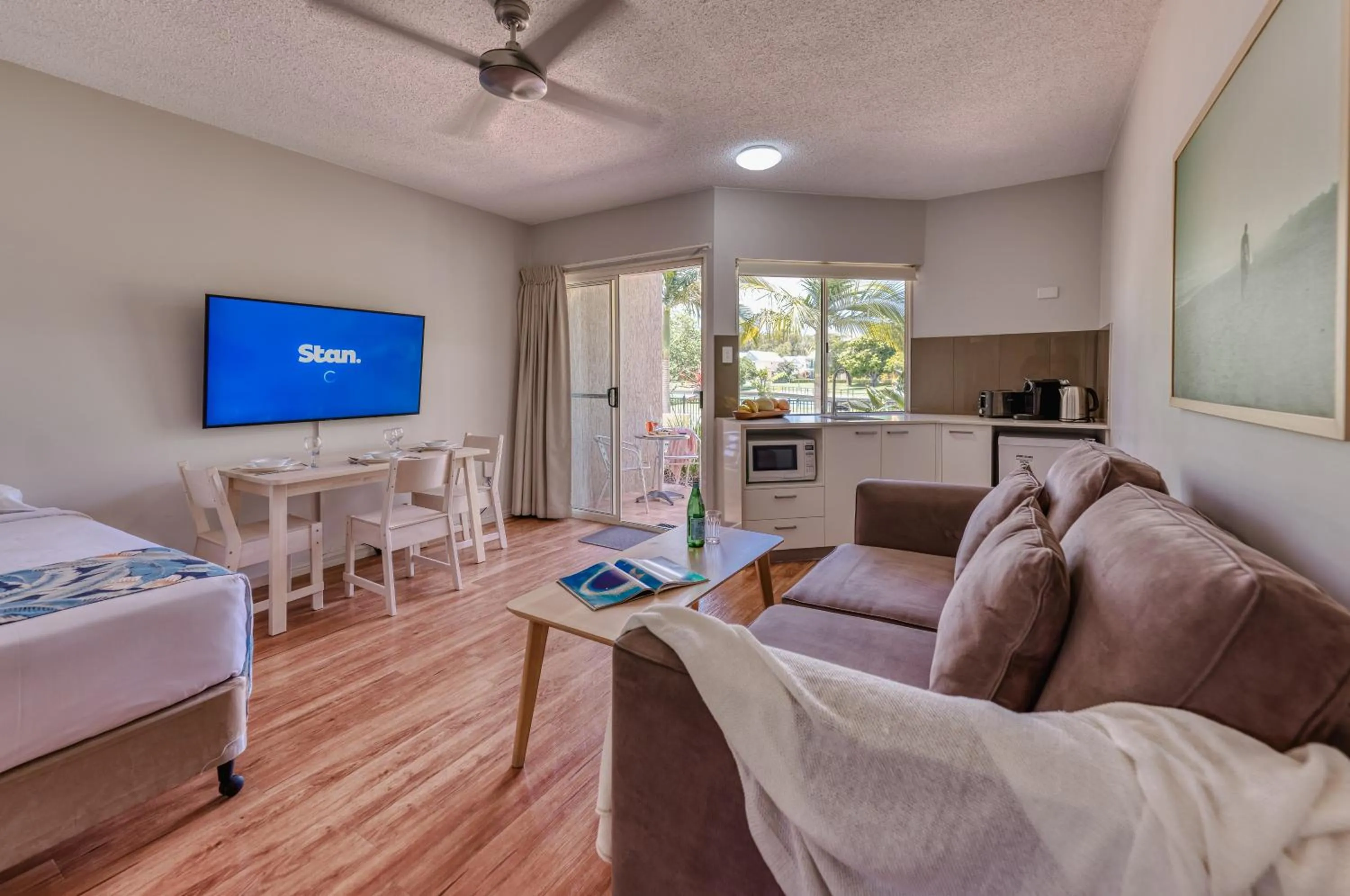 Bed in Noosa Sun - On the Noosa River