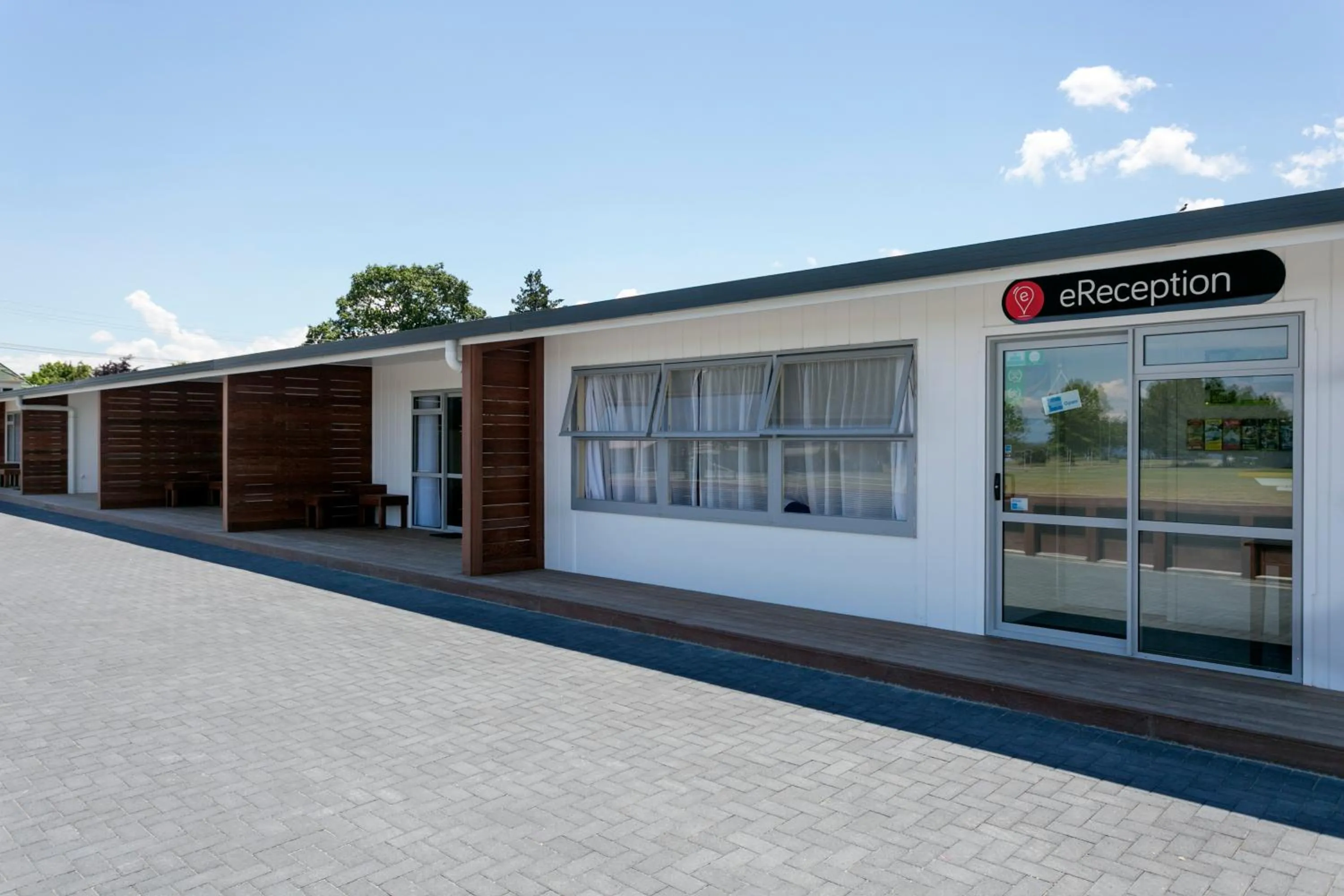 Facade/entrance in eMotel