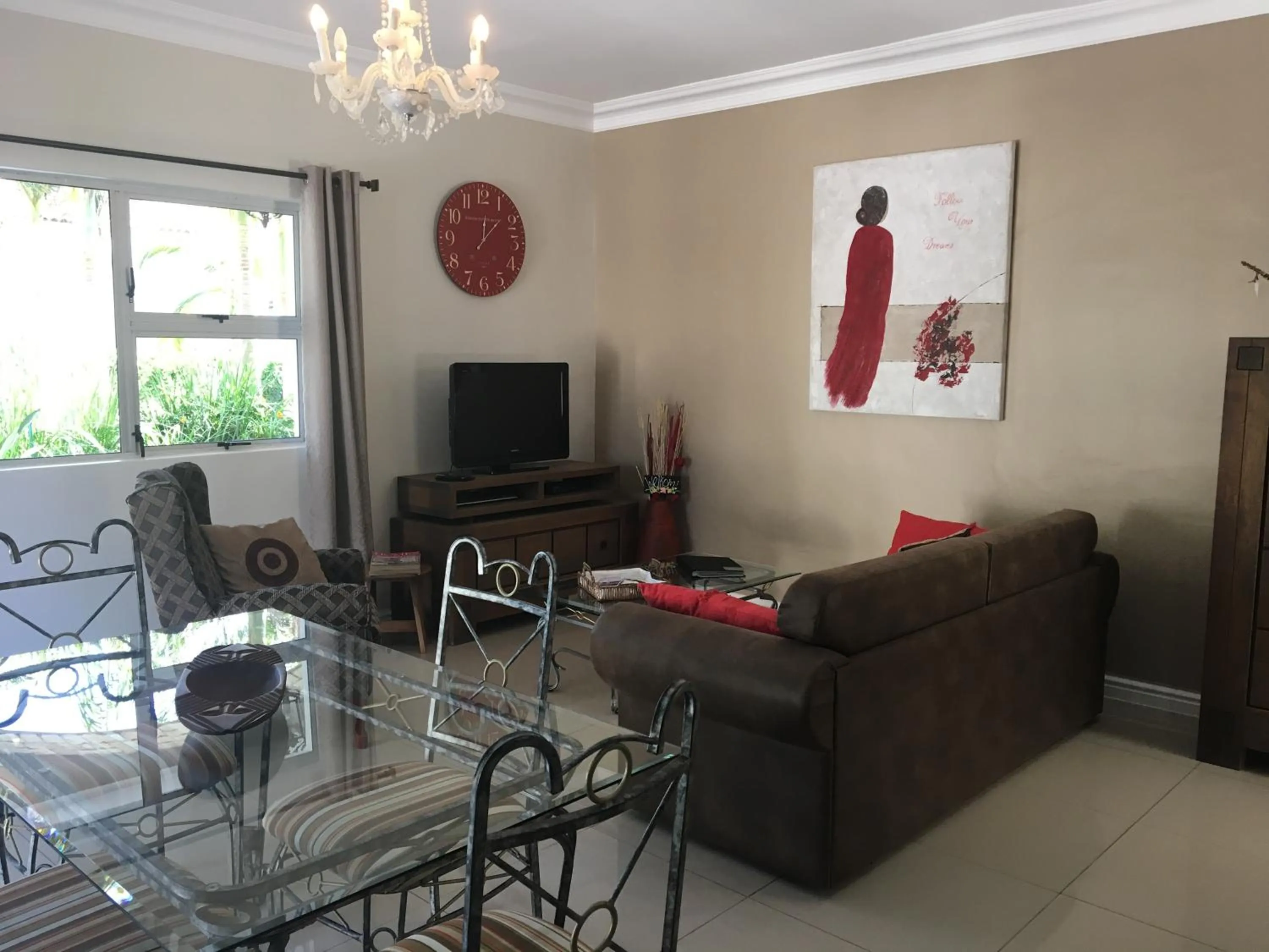 Living room in African Palm Cottage and Guesthouse