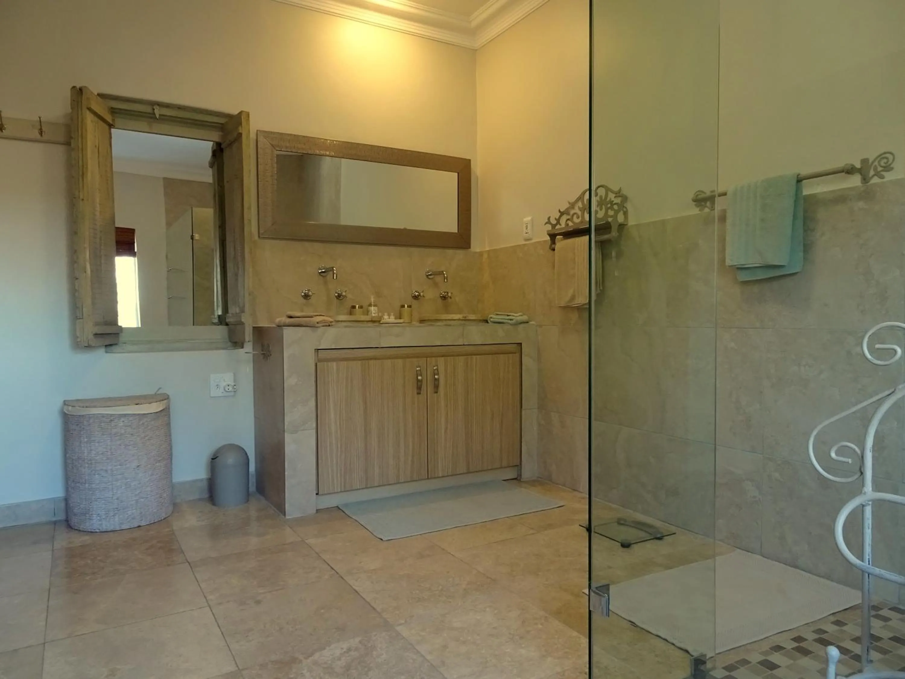 Bathroom in African Palm Cottage and Guesthouse