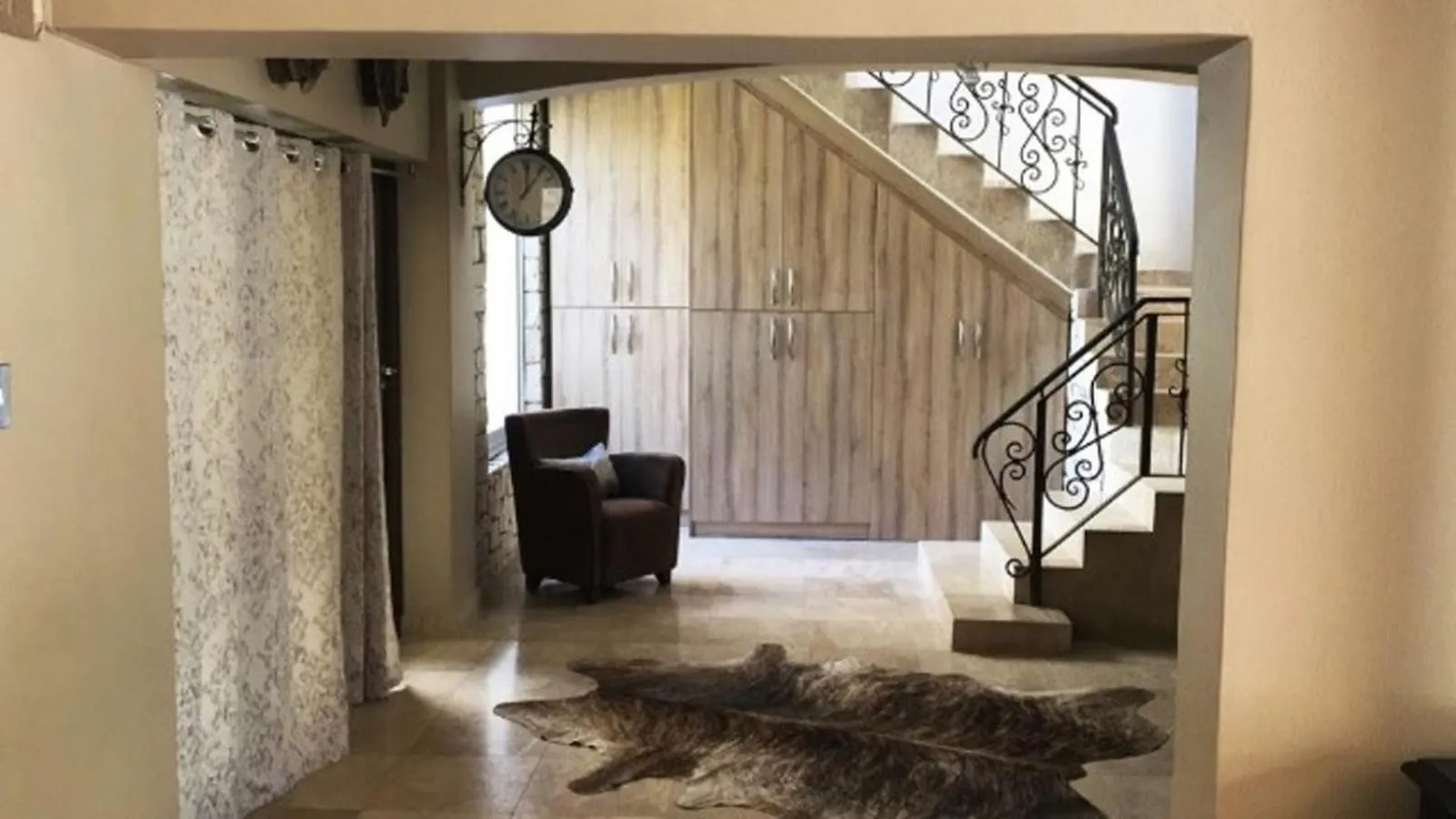 Lobby or reception in African Palm Cottage and Guesthouse