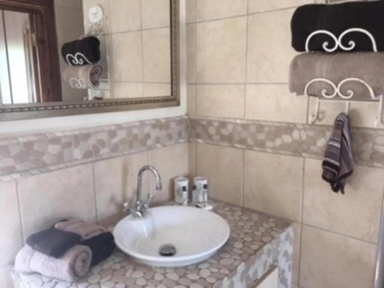 Bathroom in African Palm Cottage and Guesthouse