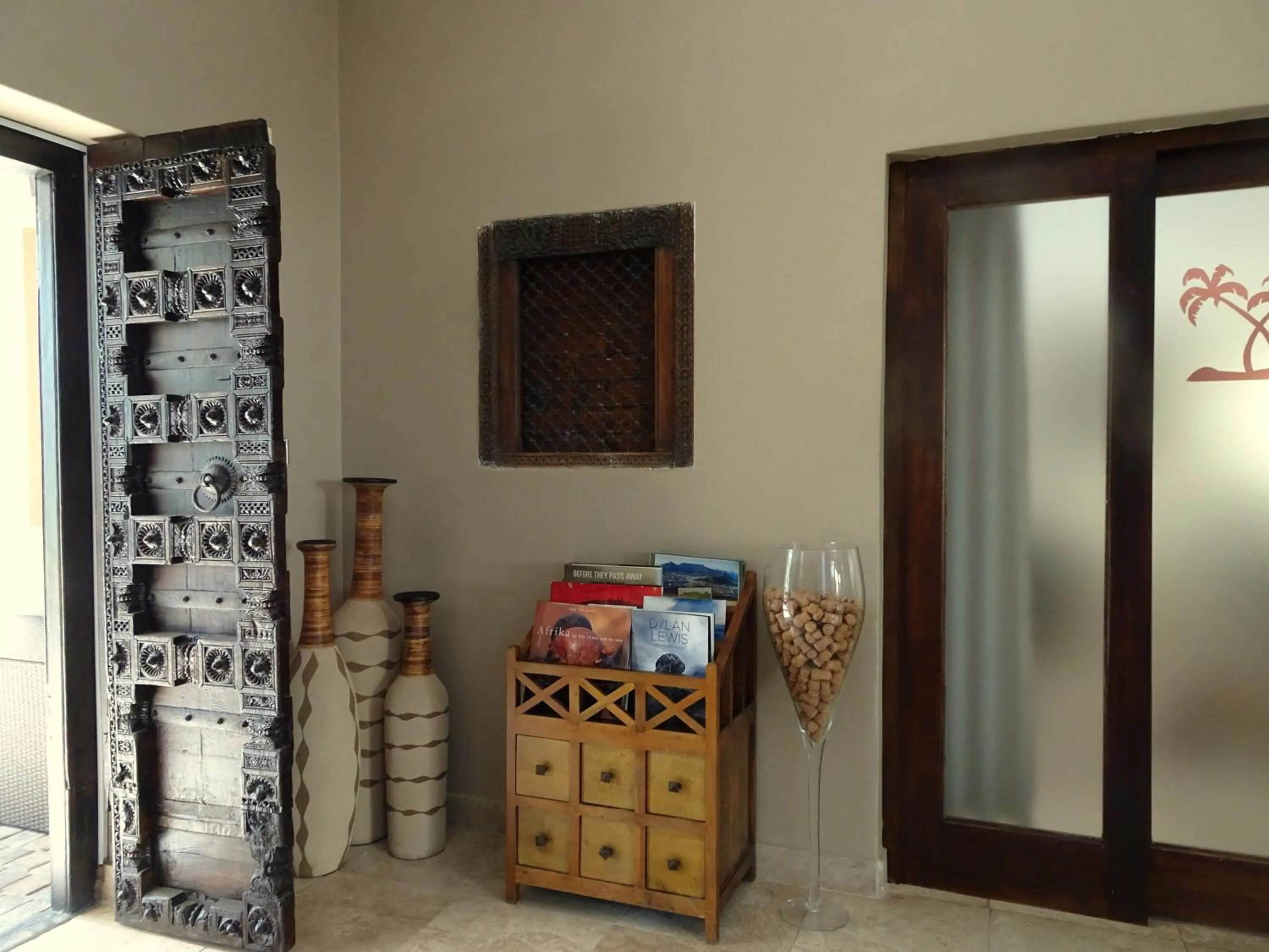 Decorative detail in African Palm Cottage and Guesthouse