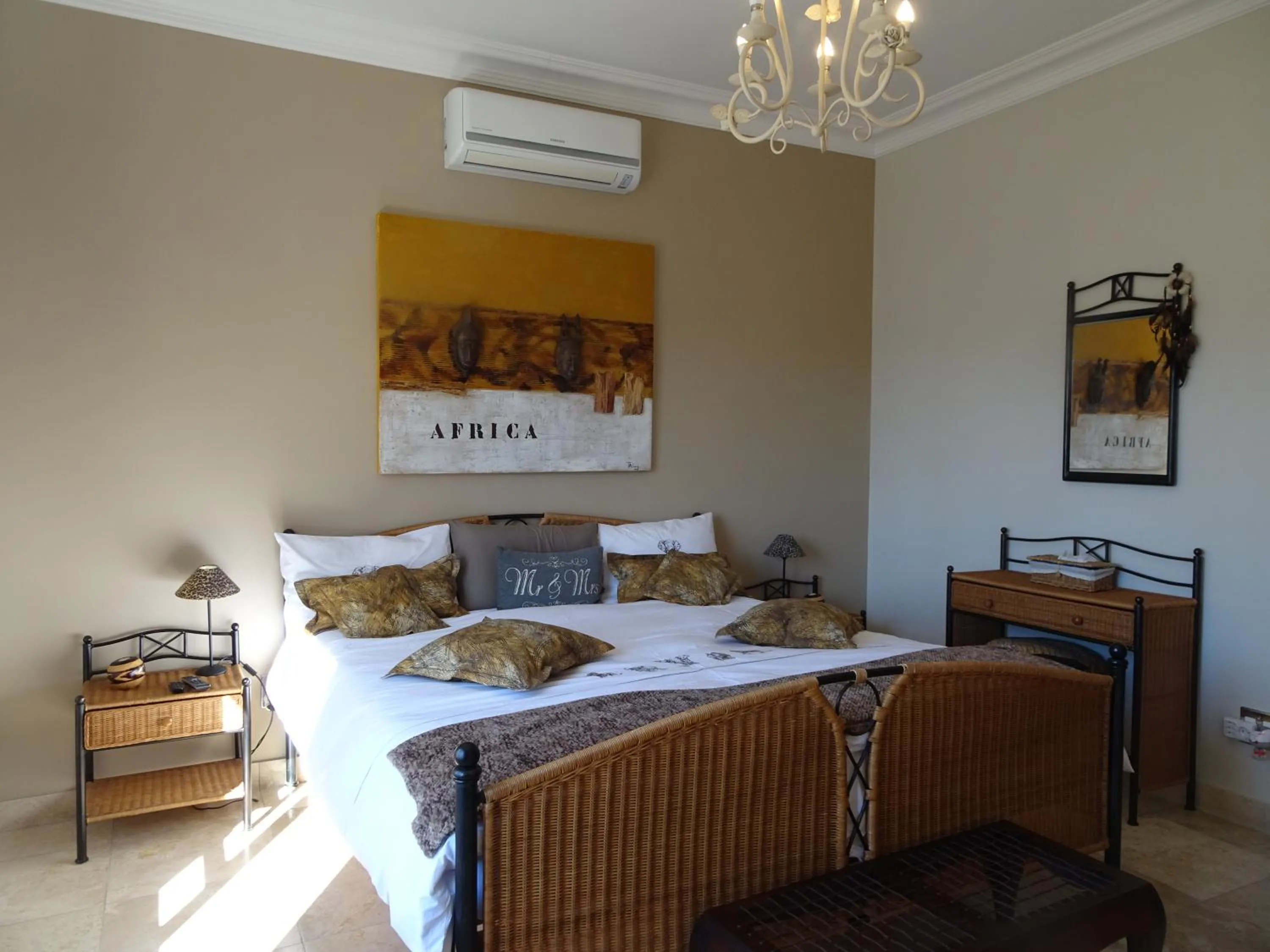Bedroom in African Palm Cottage and Guesthouse