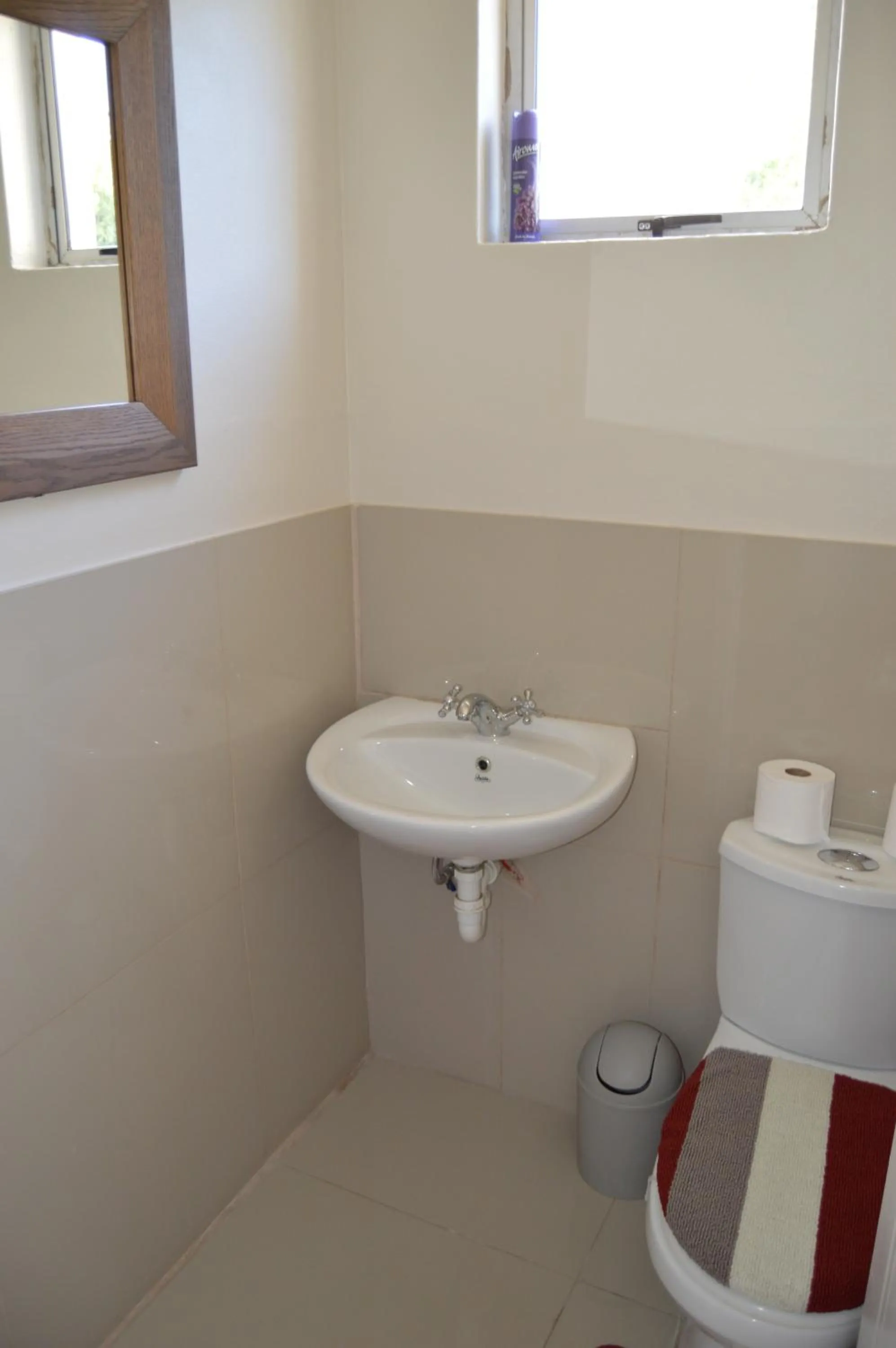 Toilet in African Palm Cottage and Guesthouse
