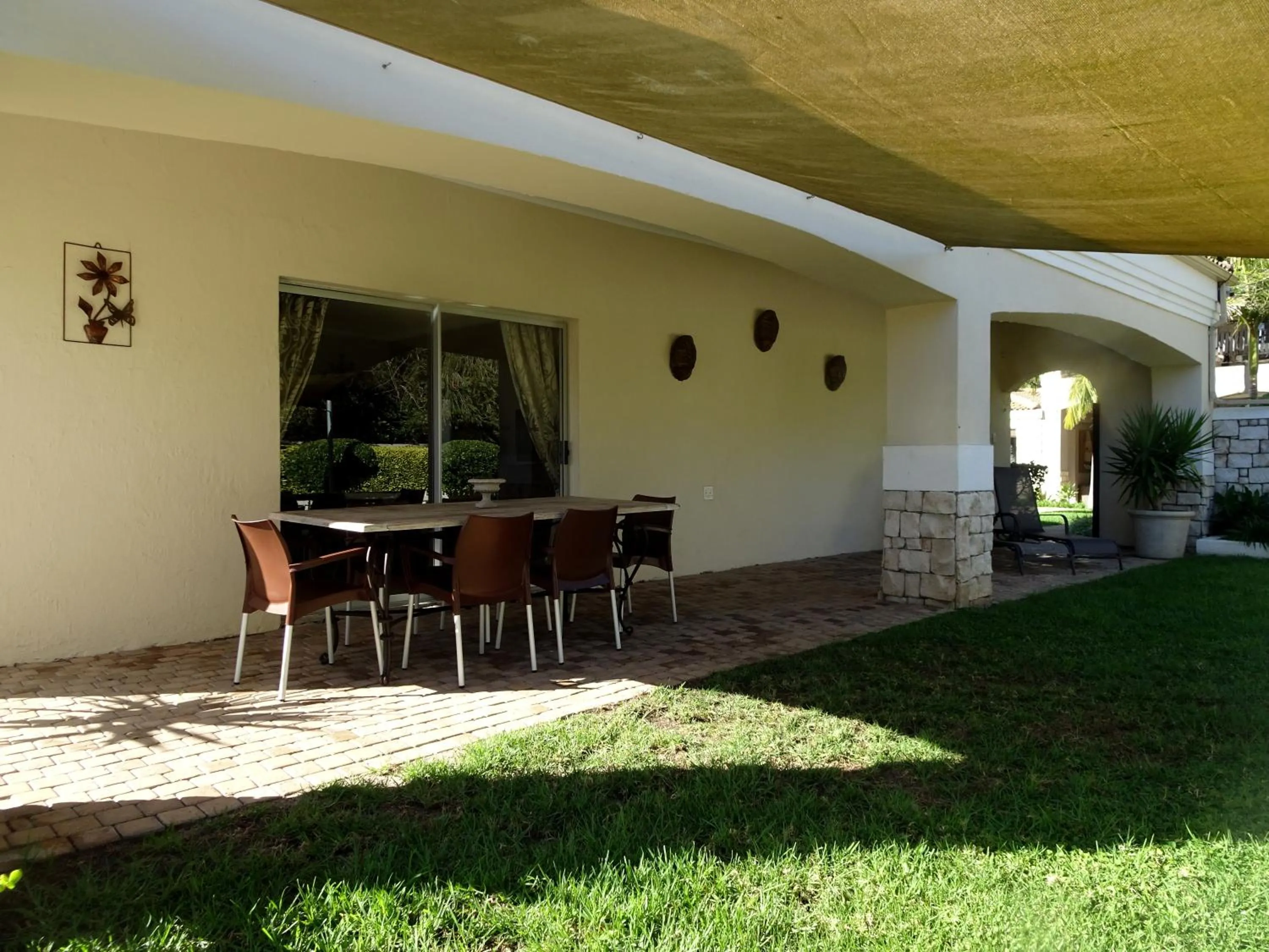 Patio in African Palm Cottage and Guesthouse