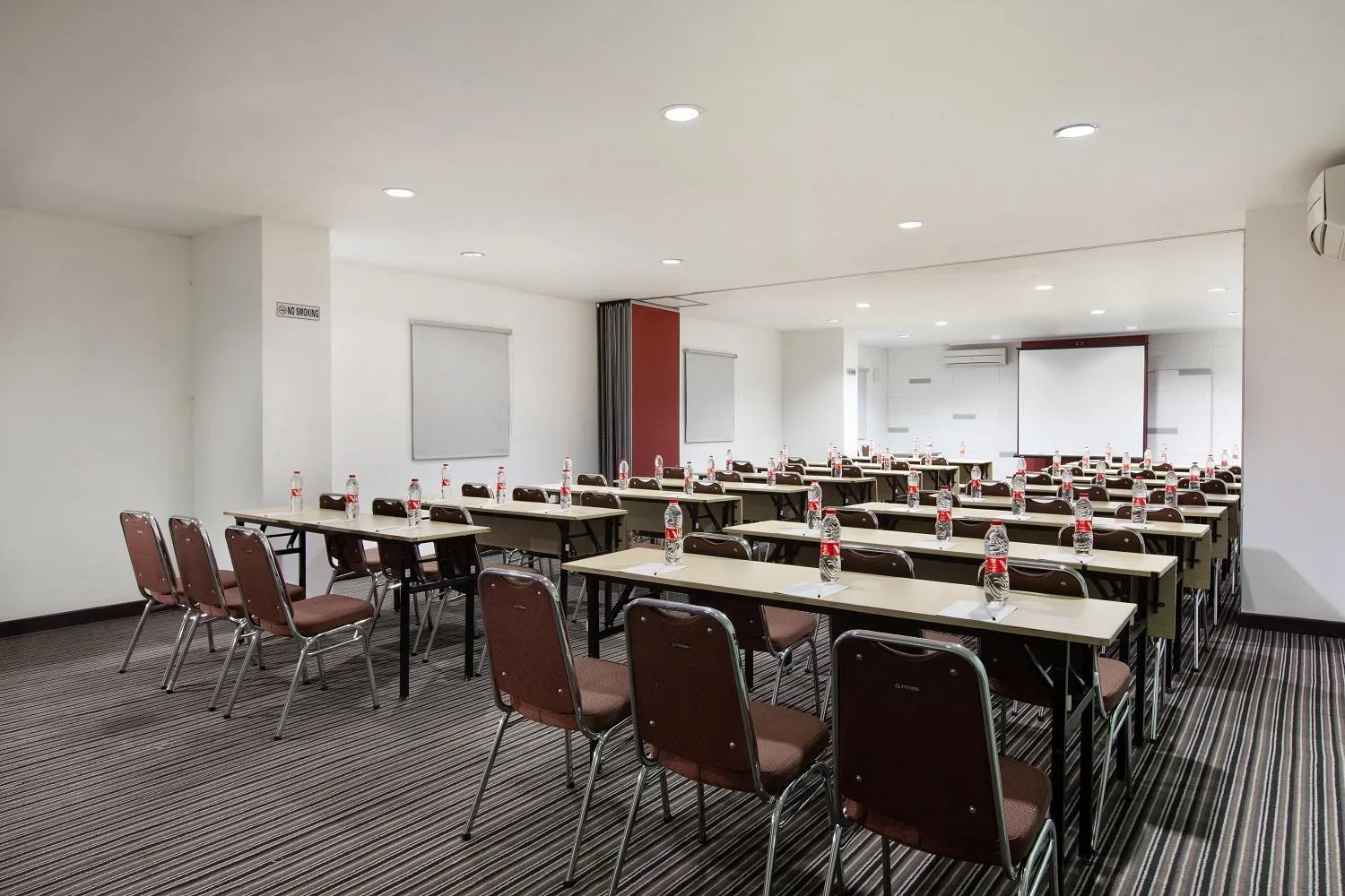 Business facilities in Amaris Hotel Pemuda Semarang