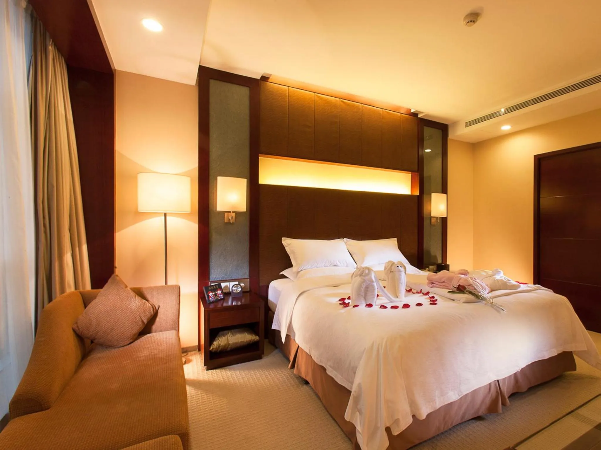 Photo of the whole room, Bed in Hongrui Jinling Grand Hotel Hefei