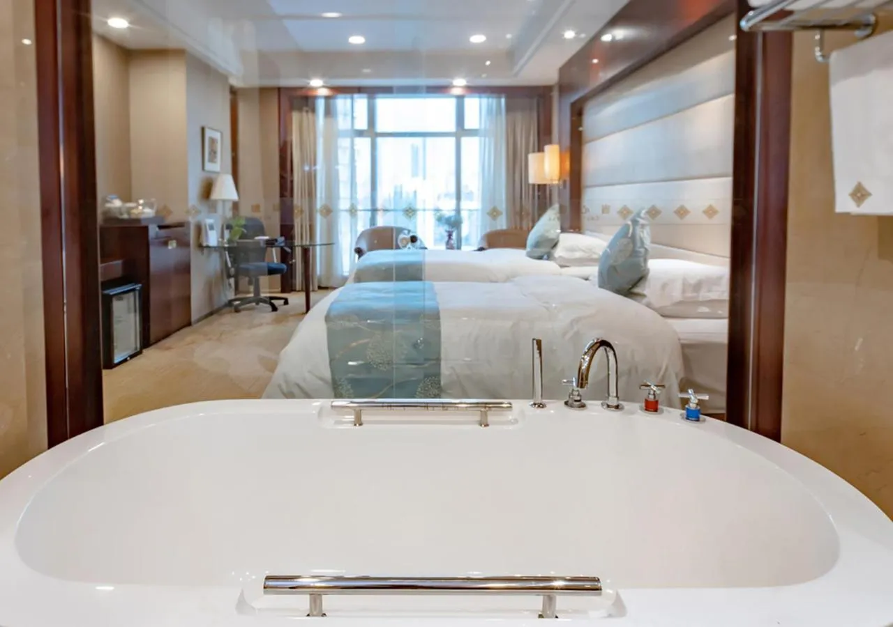 Photo of the whole room, Bed in Hongrui Jinling Grand Hotel Hefei