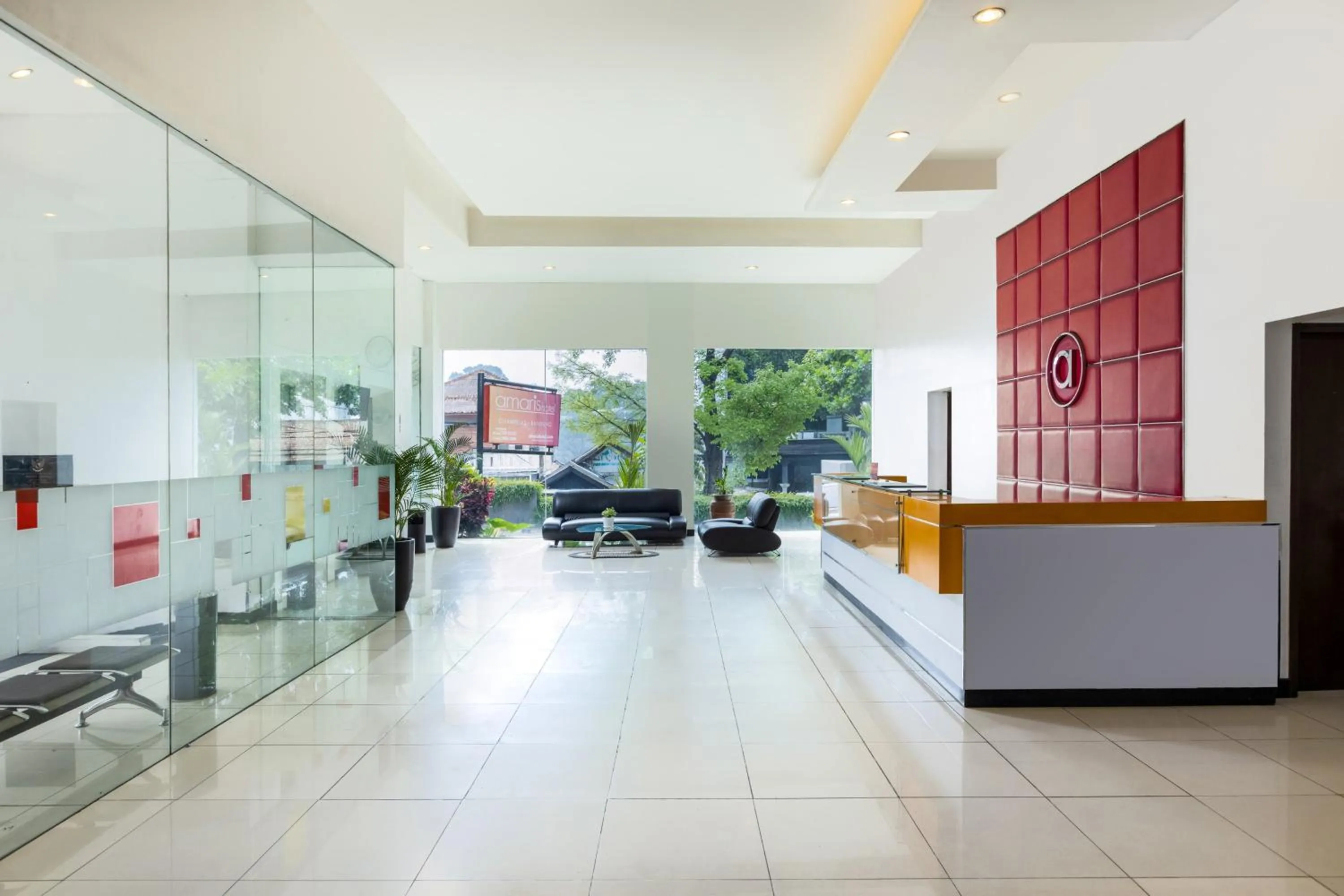 Lobby or reception in Amaris Hotel Cihampelas