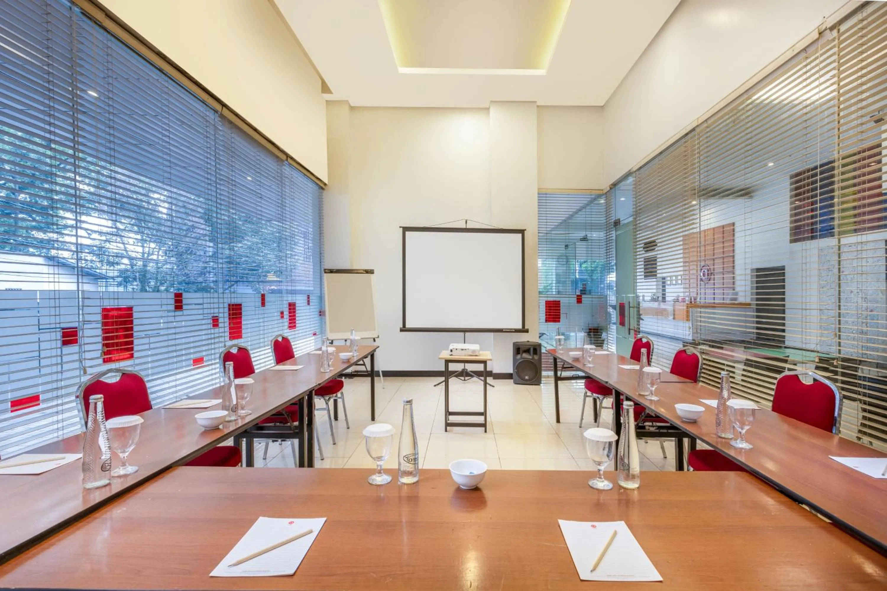 Meeting/conference room in Amaris Hotel Cihampelas