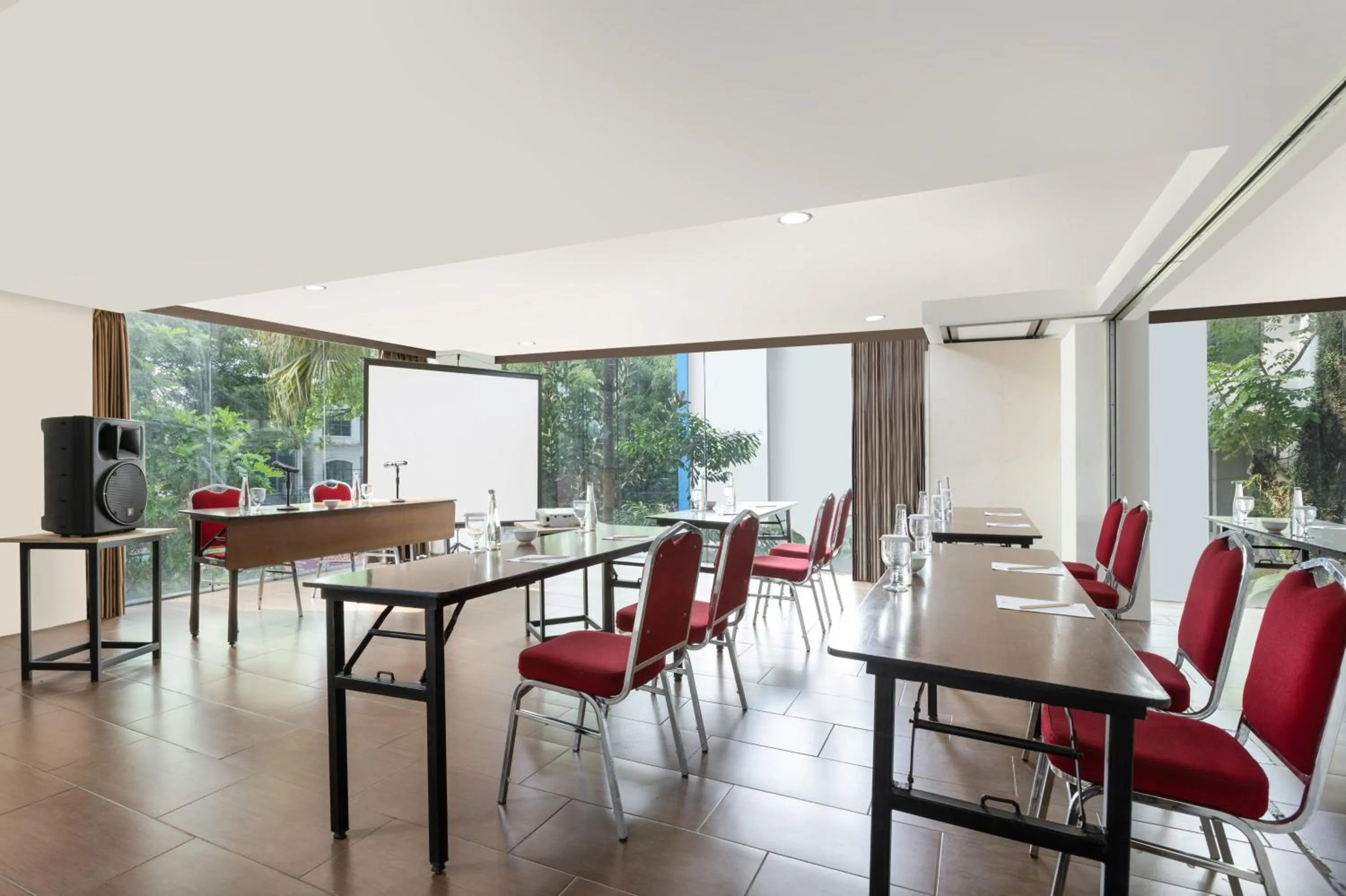 Meeting/conference room in Amaris Hotel Cihampelas